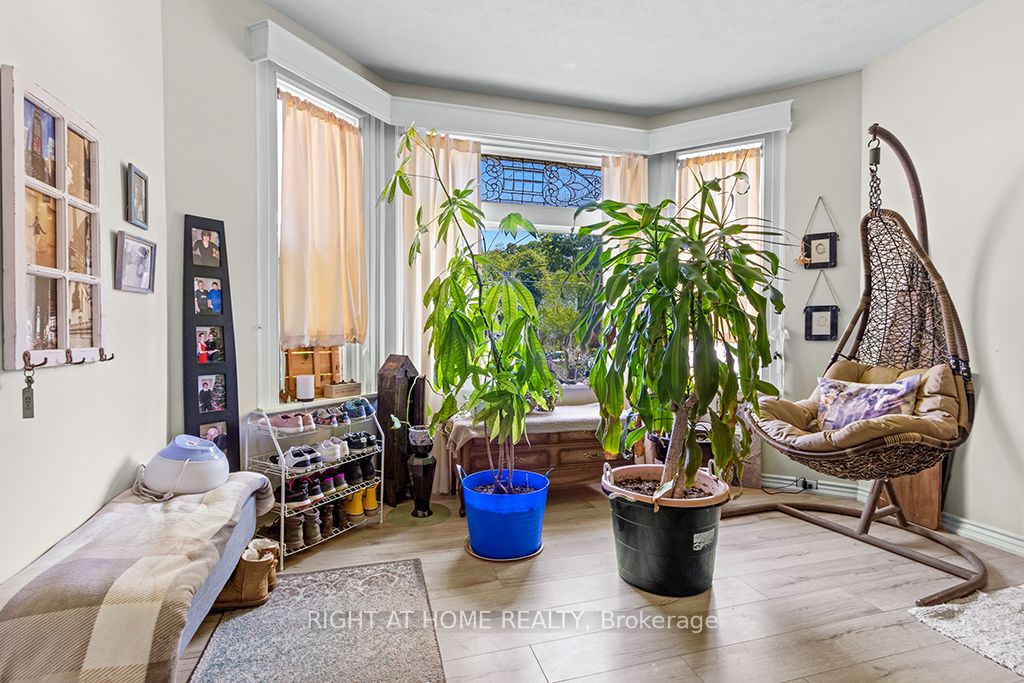 #1 - 774 4th Avenue Property Photo 5