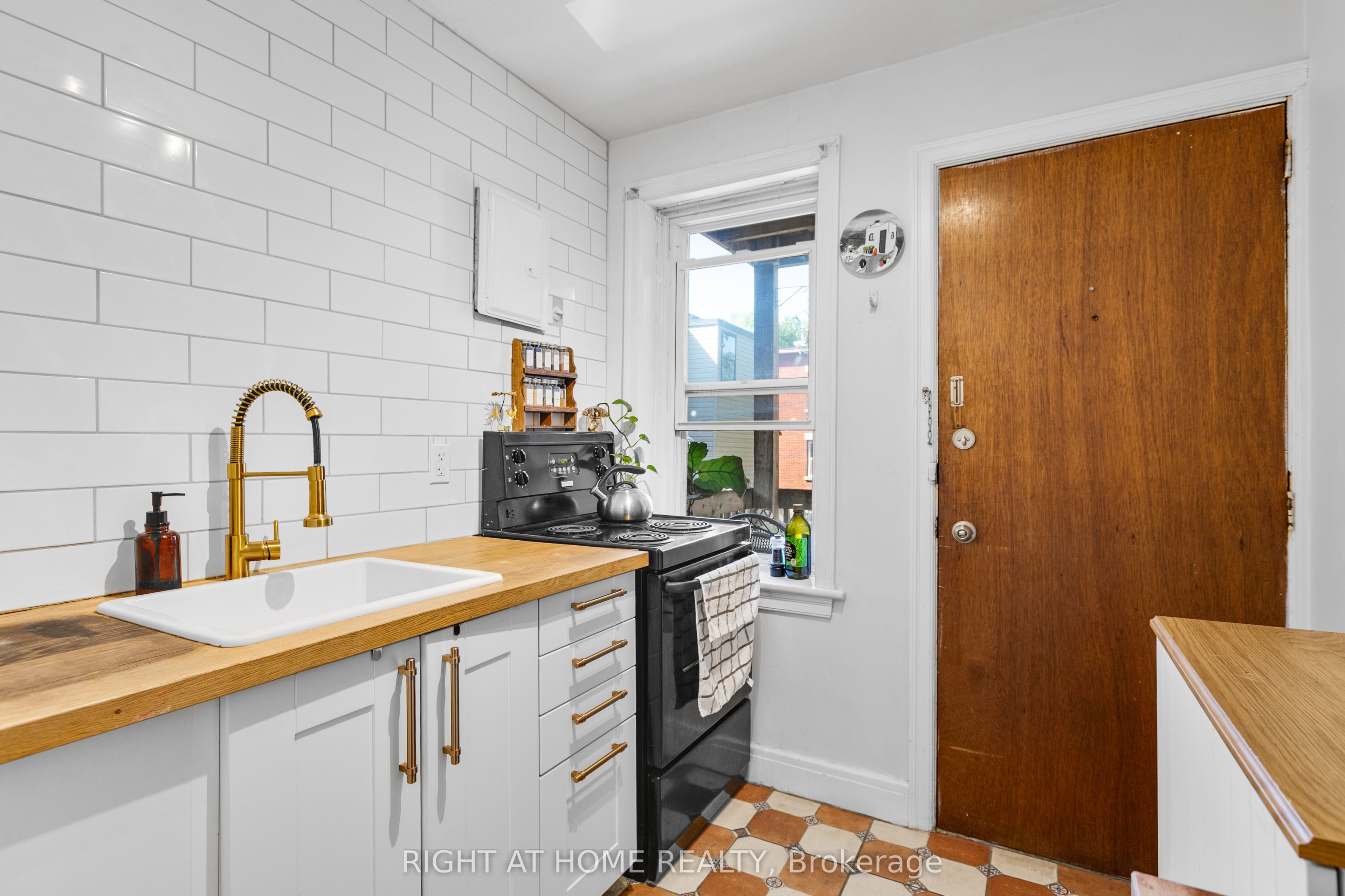 #2 - 396 Mackay Street Property Photo 14