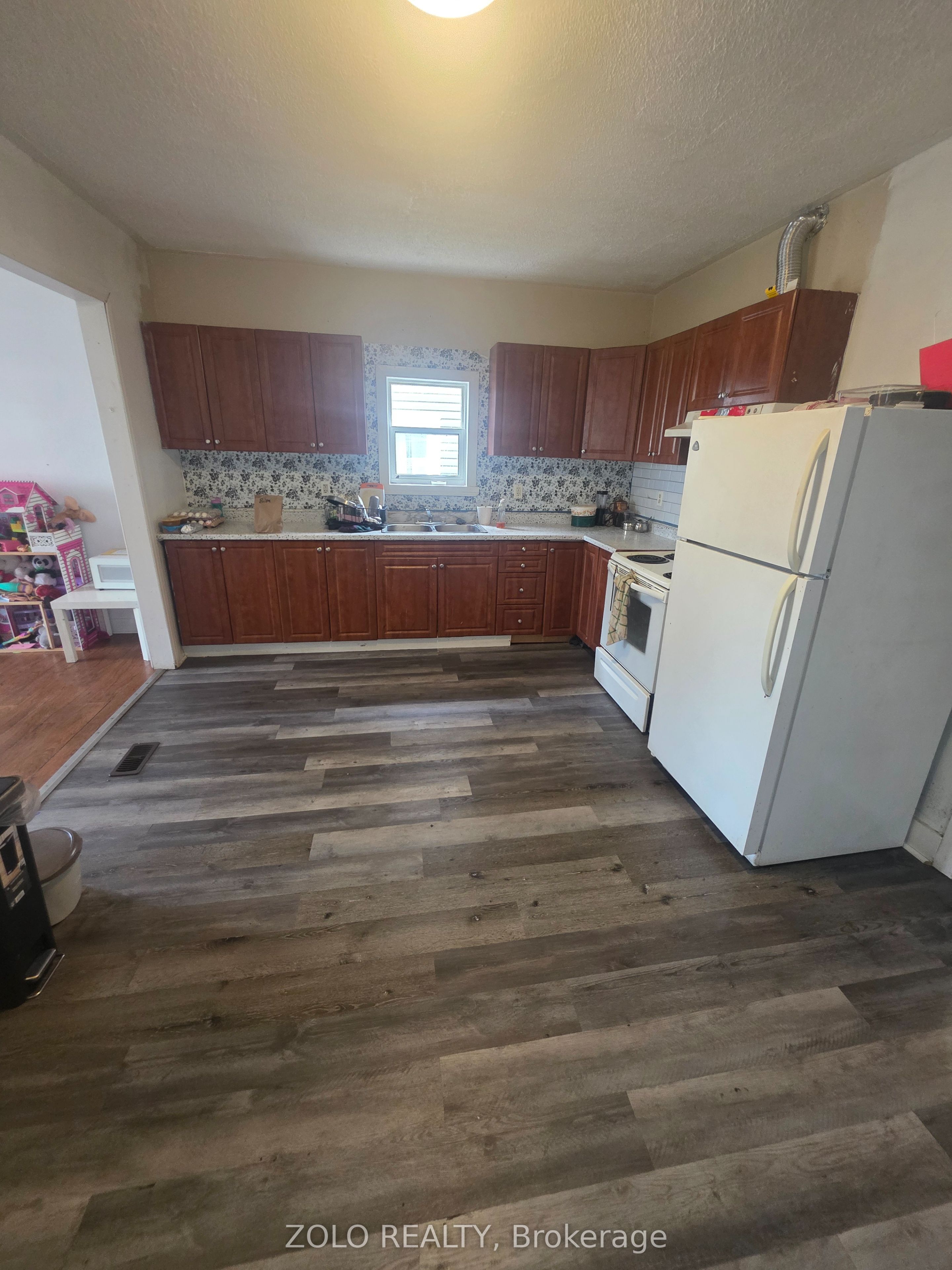 312 Prince Arthur Street Property Photo 9