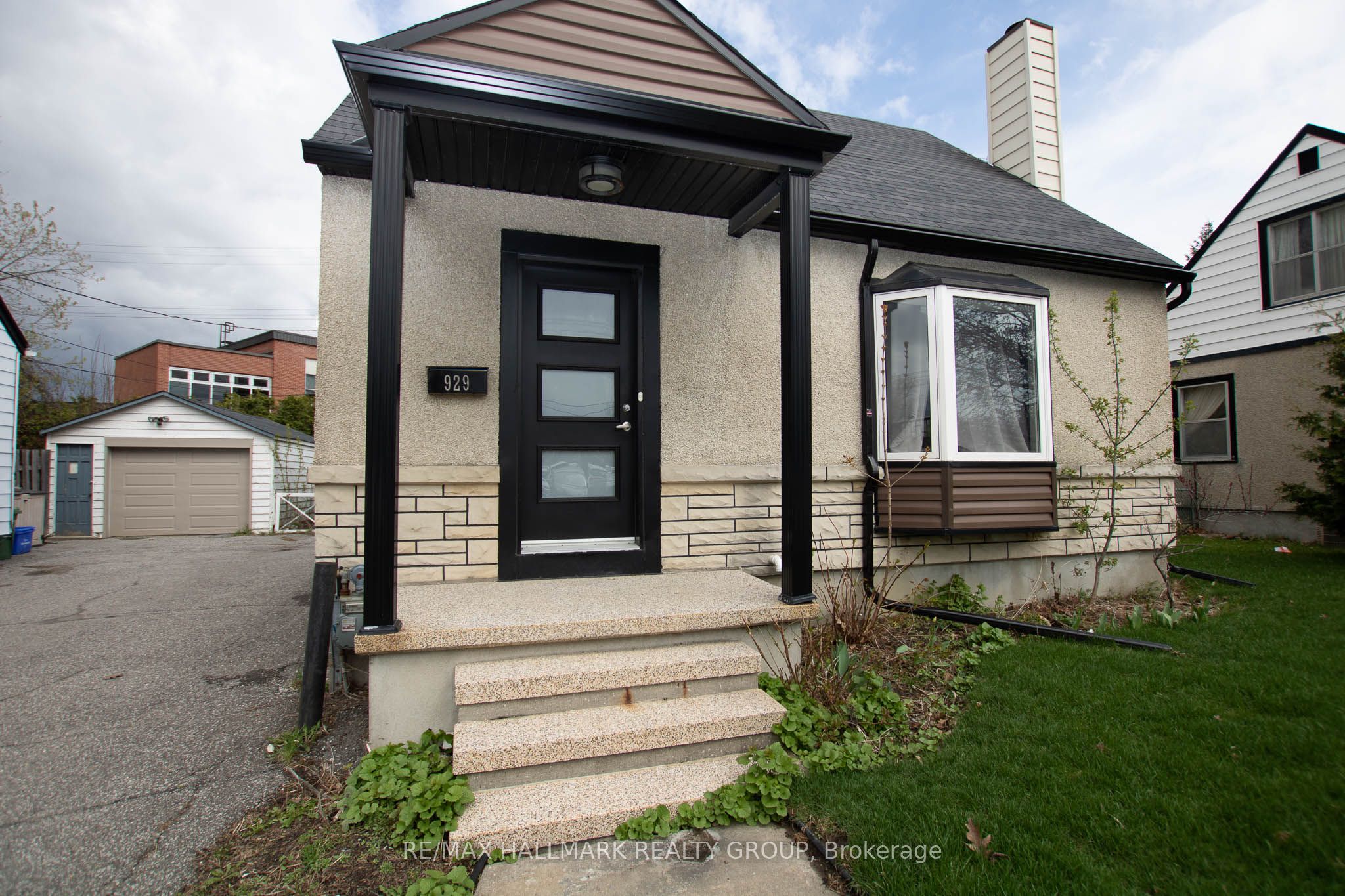 929 Merivale Road Property Photo 2