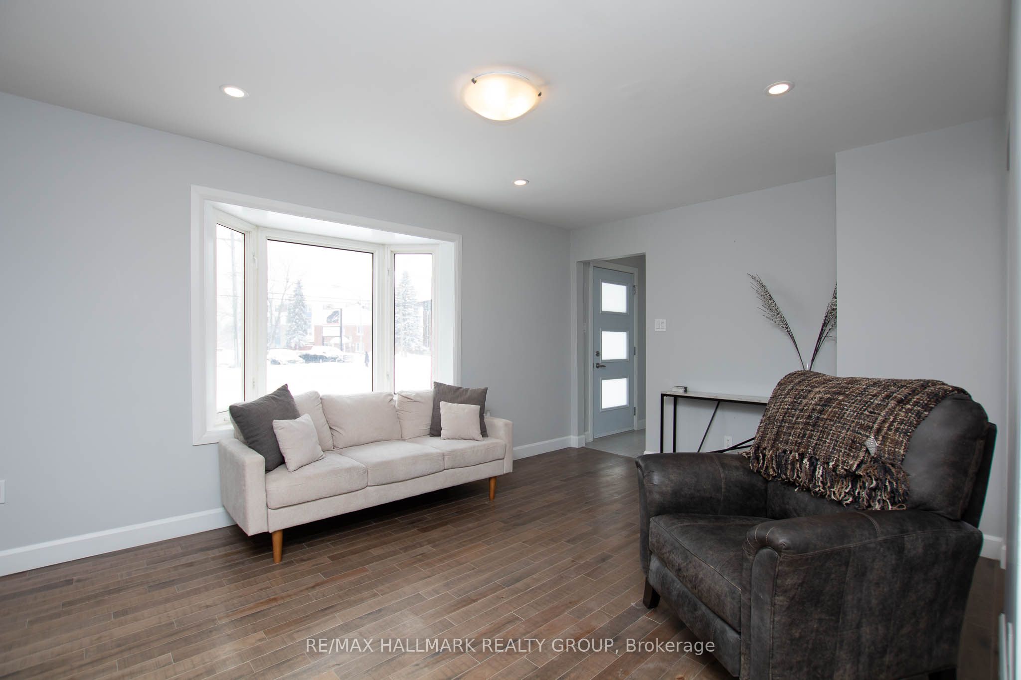 929 Merivale Road Property Photo 4