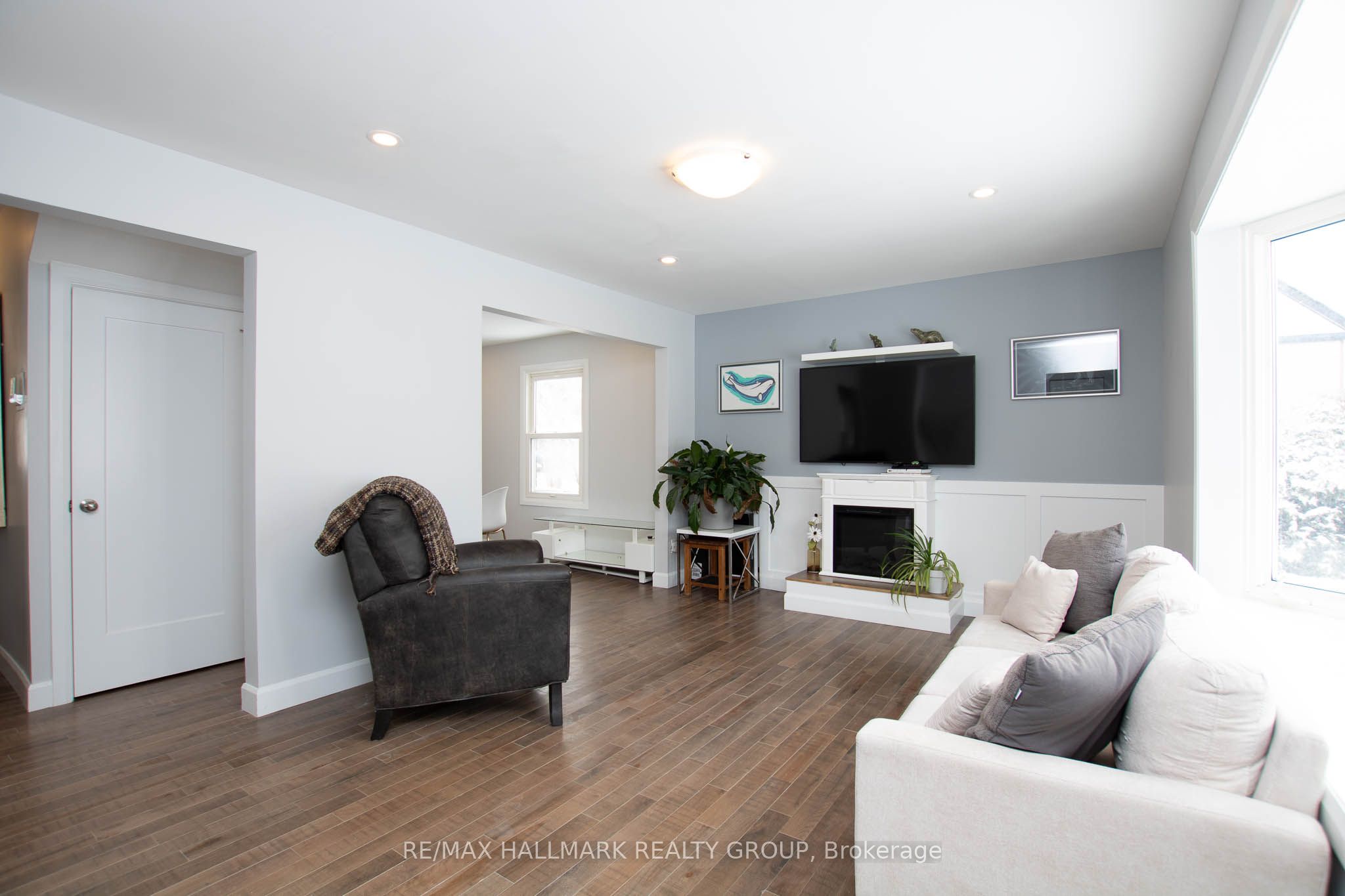 929 Merivale Road Property Photo 5