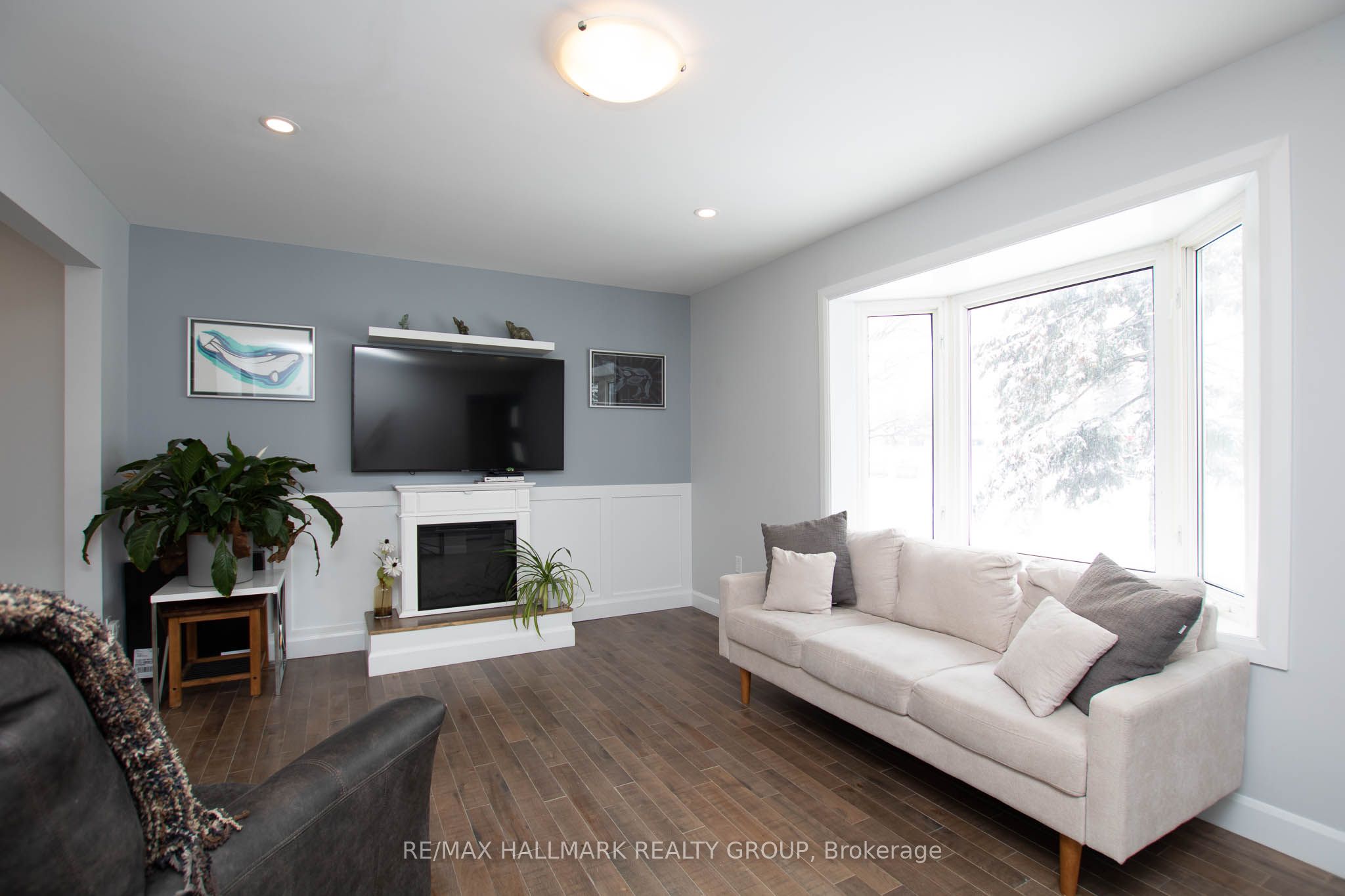 929 Merivale Road Property Photo 6