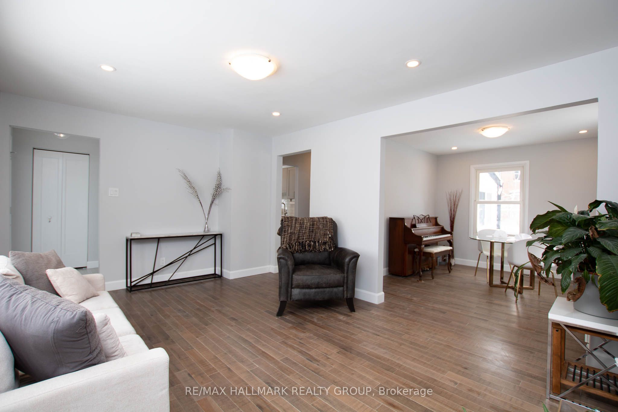 929 Merivale Road Property Photo 7