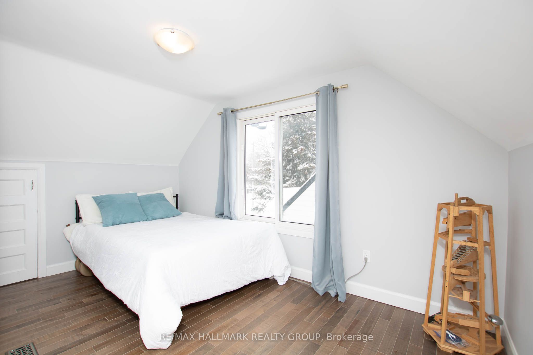 929 Merivale Road Property Photo 21
