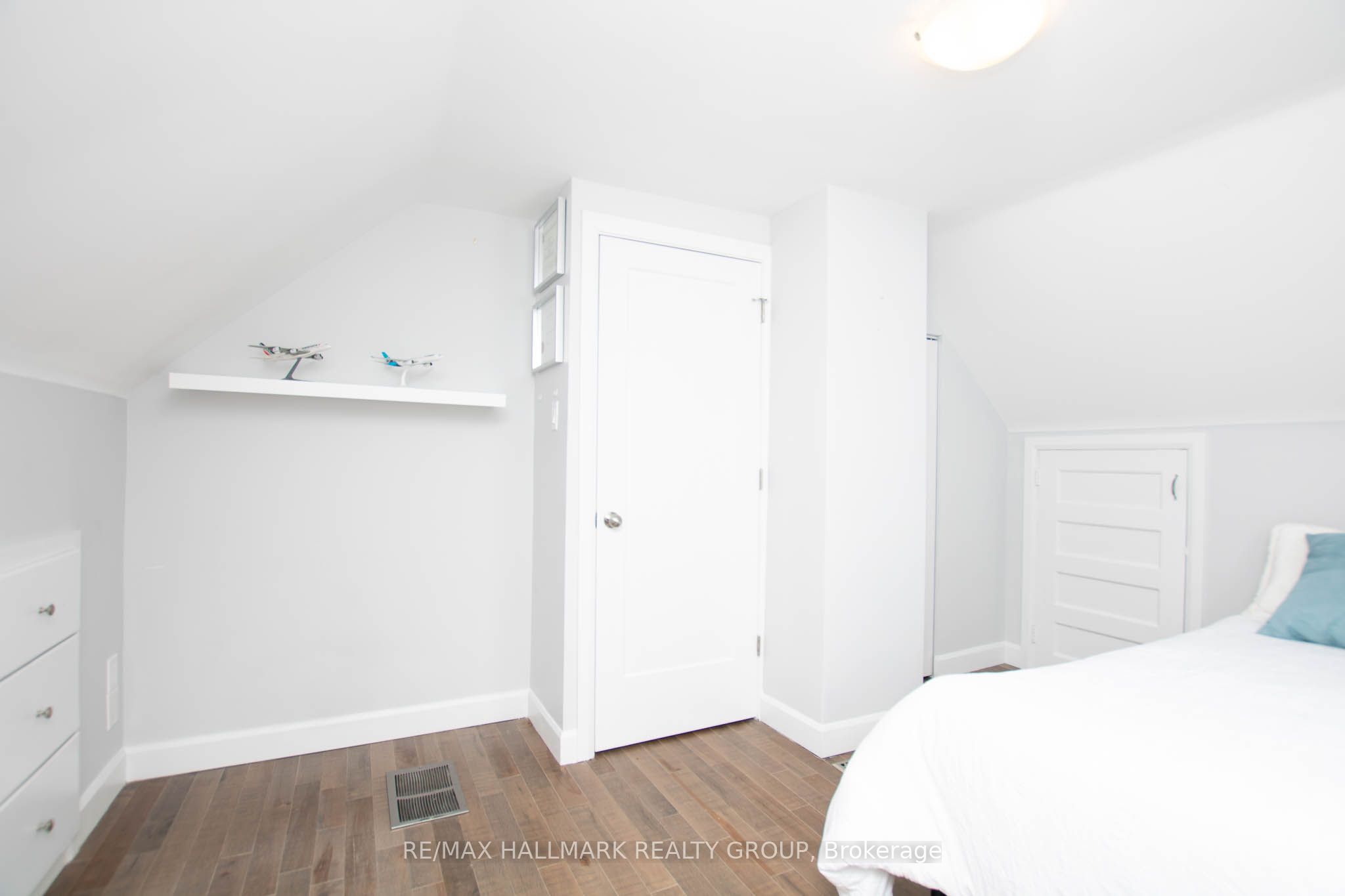 929 Merivale Road Property Photo 22