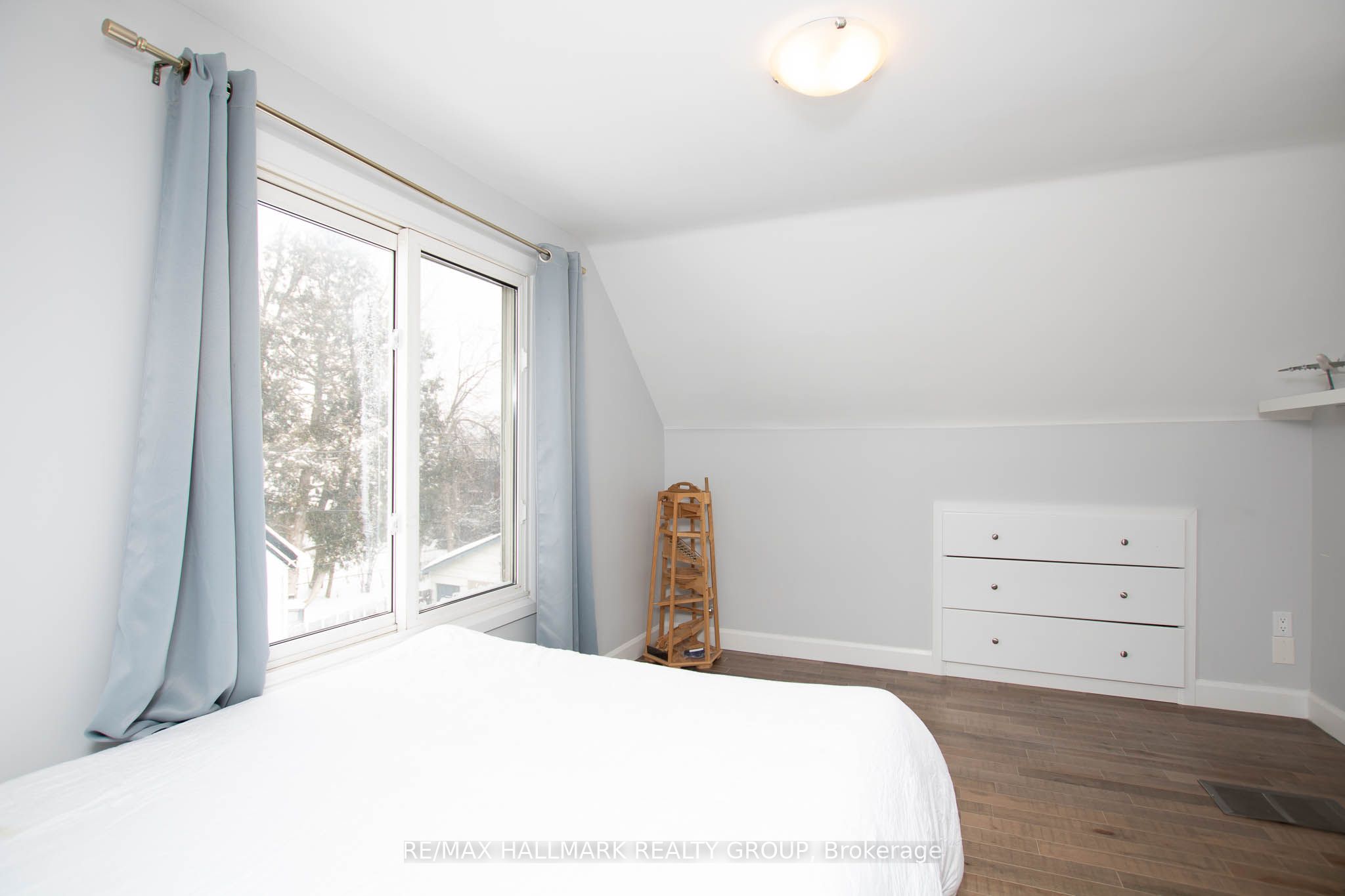 929 Merivale Road Property Photo 23