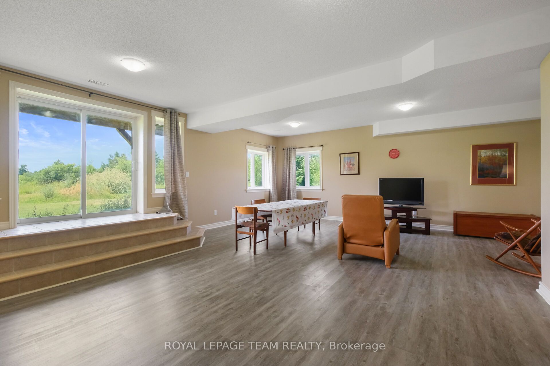 195 Stonewood Drive Property Photo 32