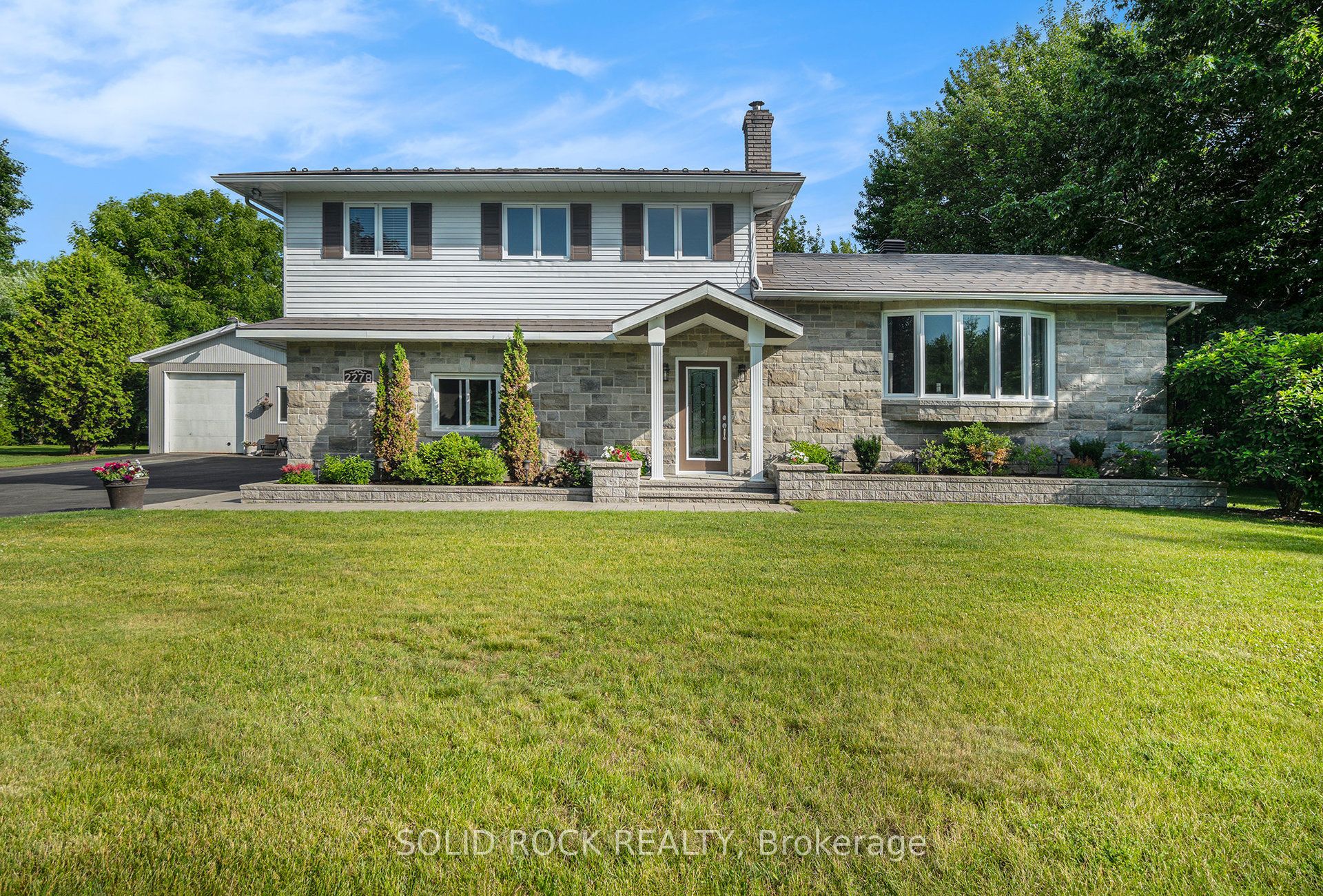2278 Russland Road Property Photo 1