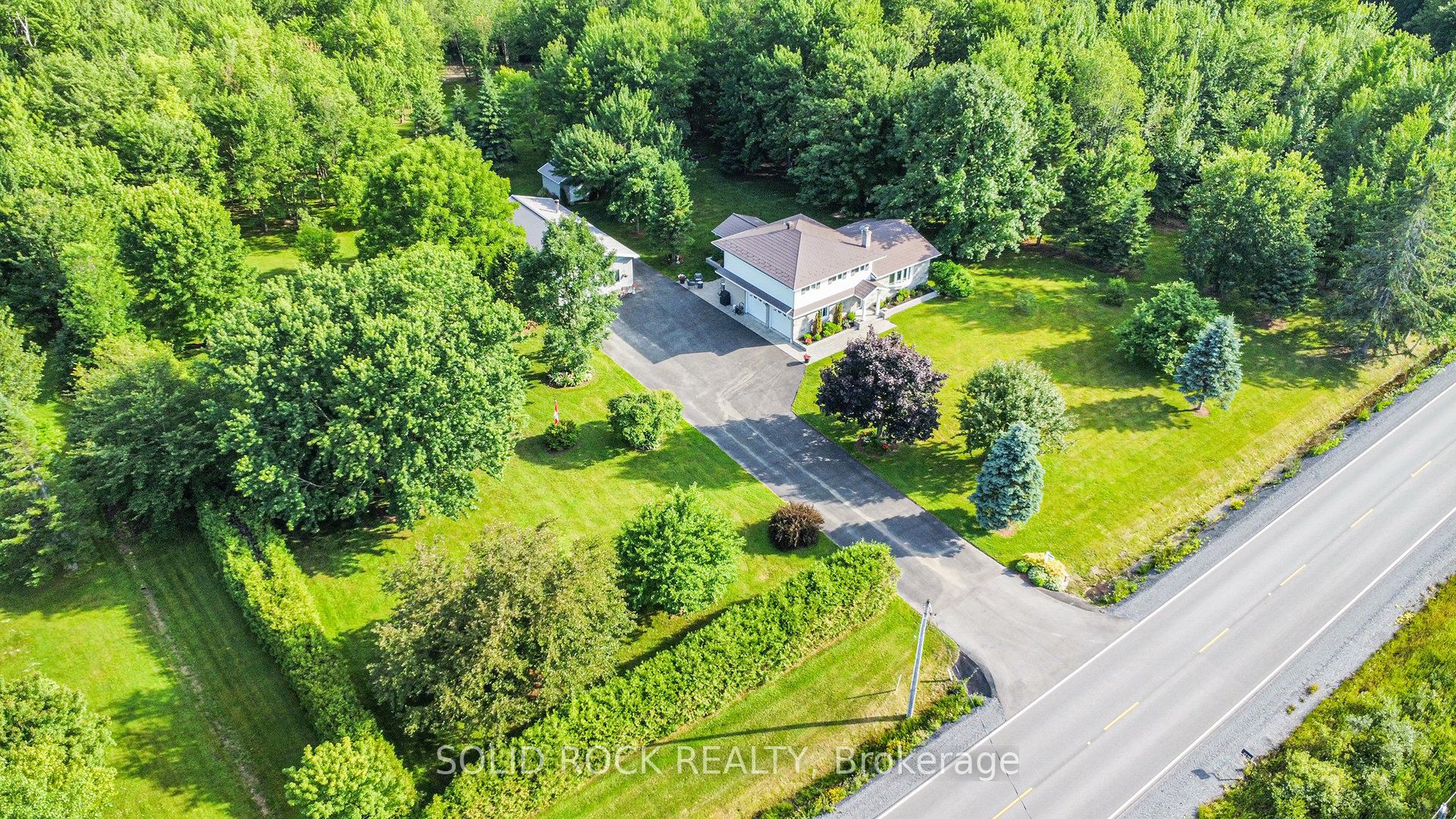 2278 Russland Road Property Photo 3