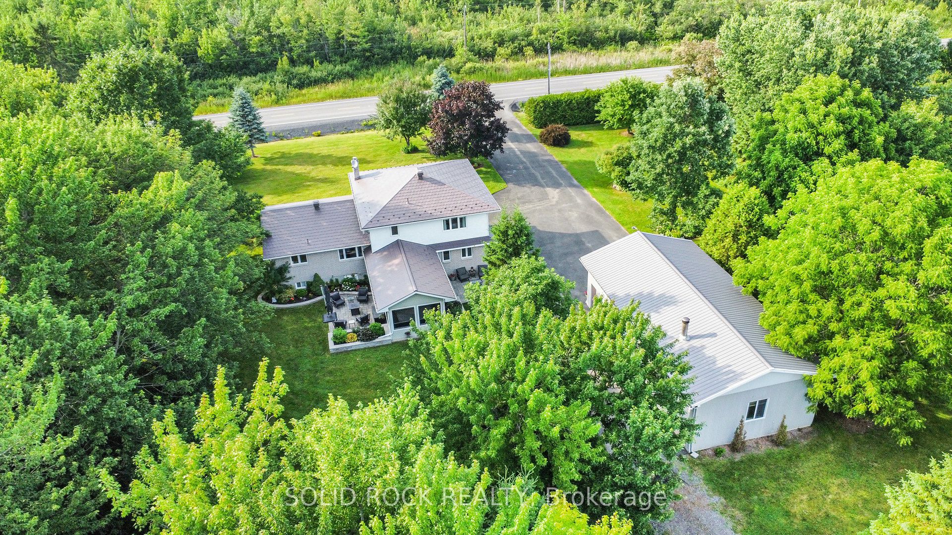 2278 Russland Road Property Photo 4