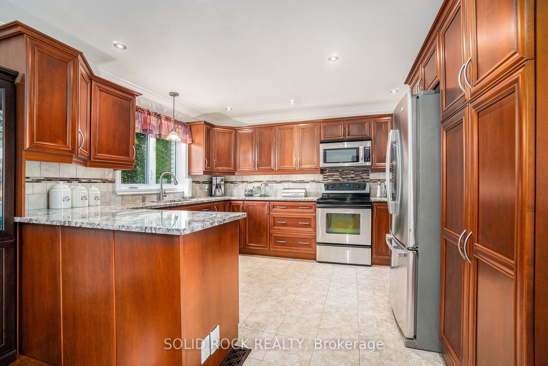2278 Russland Road Property Photo 13