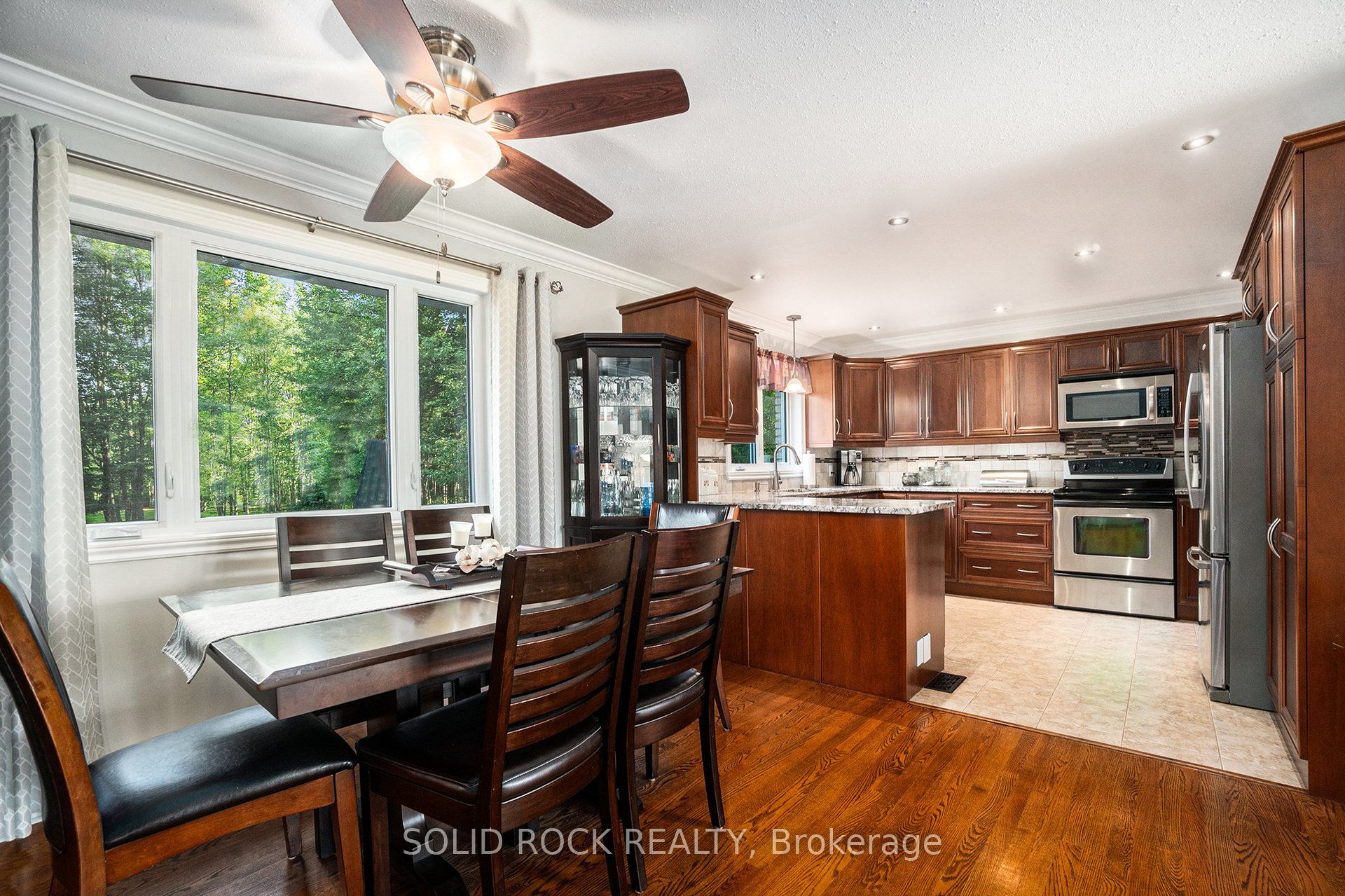 2278 Russland Road Property Photo 15