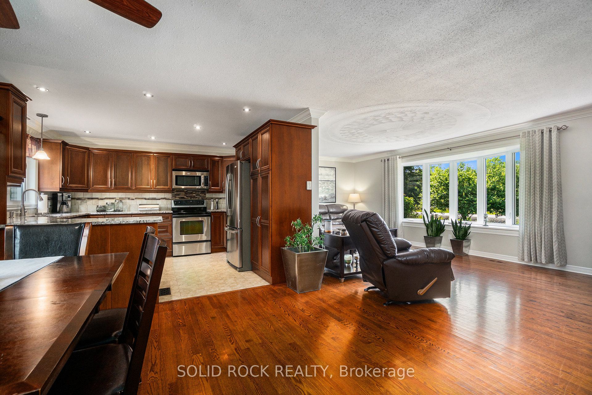2278 Russland Road Property Photo 16