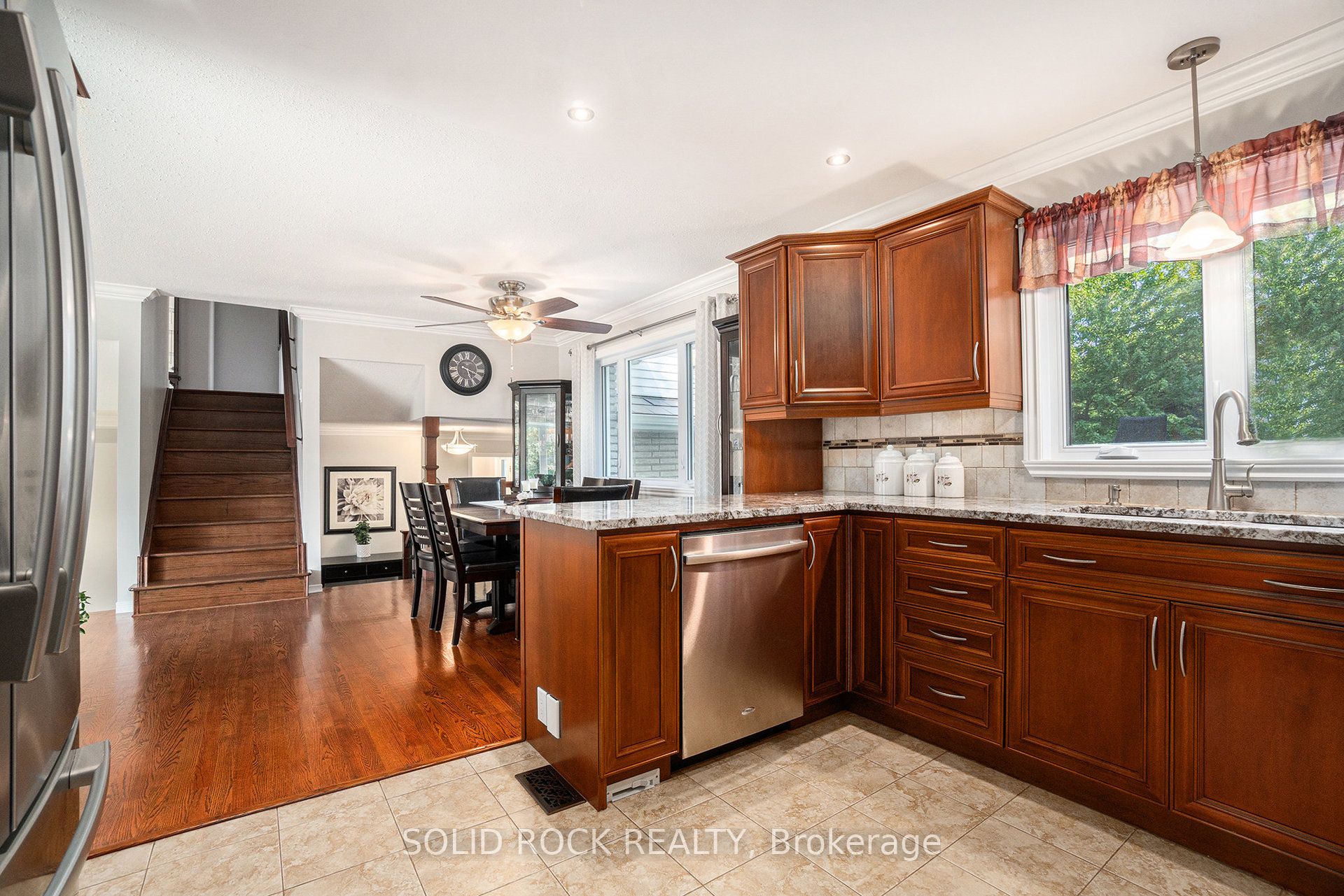 2278 Russland Road Property Photo 18