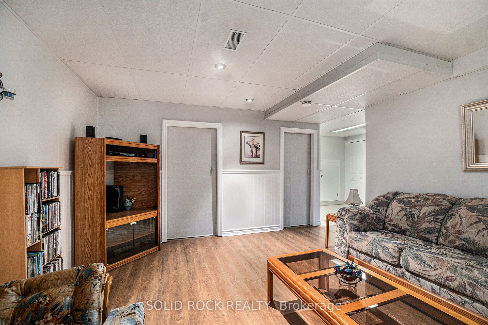 2278 Russland Road Property Photo 34
