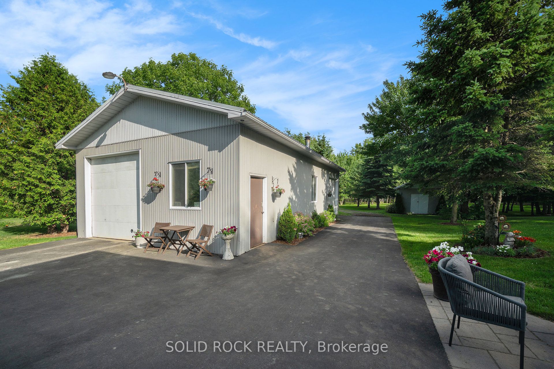 2278 Russland Road Property Photo 45