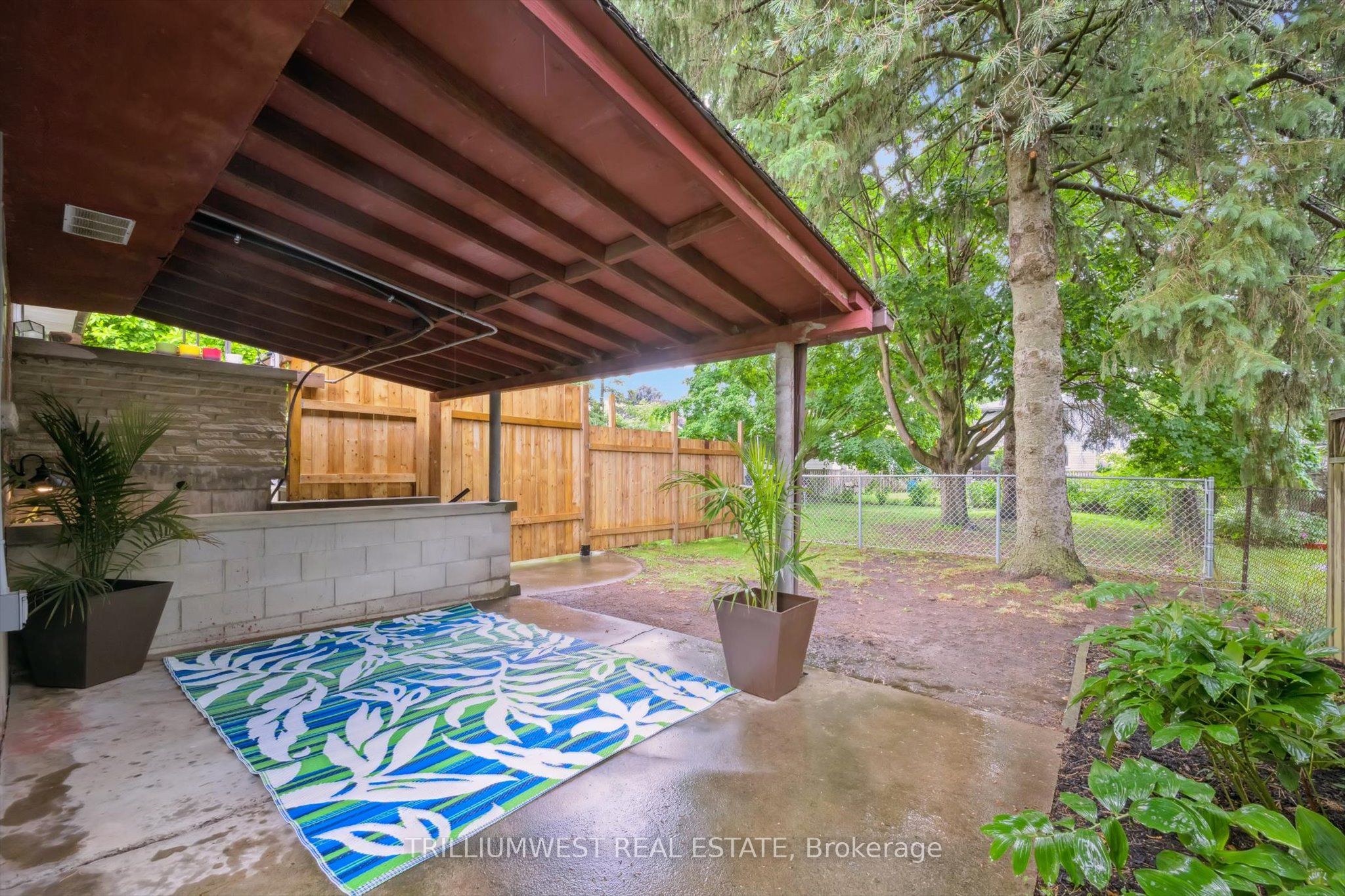 #b - 54 Schweitzer Street Property Photo 5
