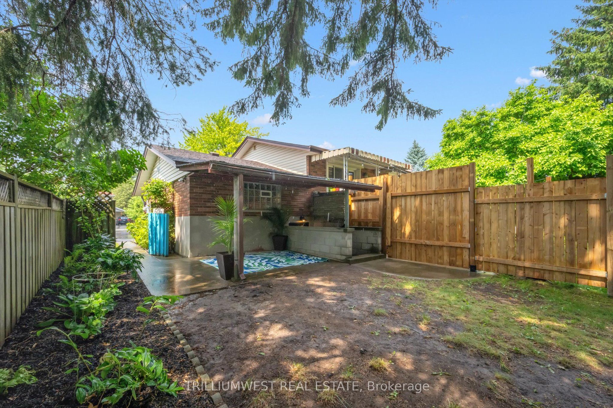 #b - 54 Schweitzer Street Property Photo 6