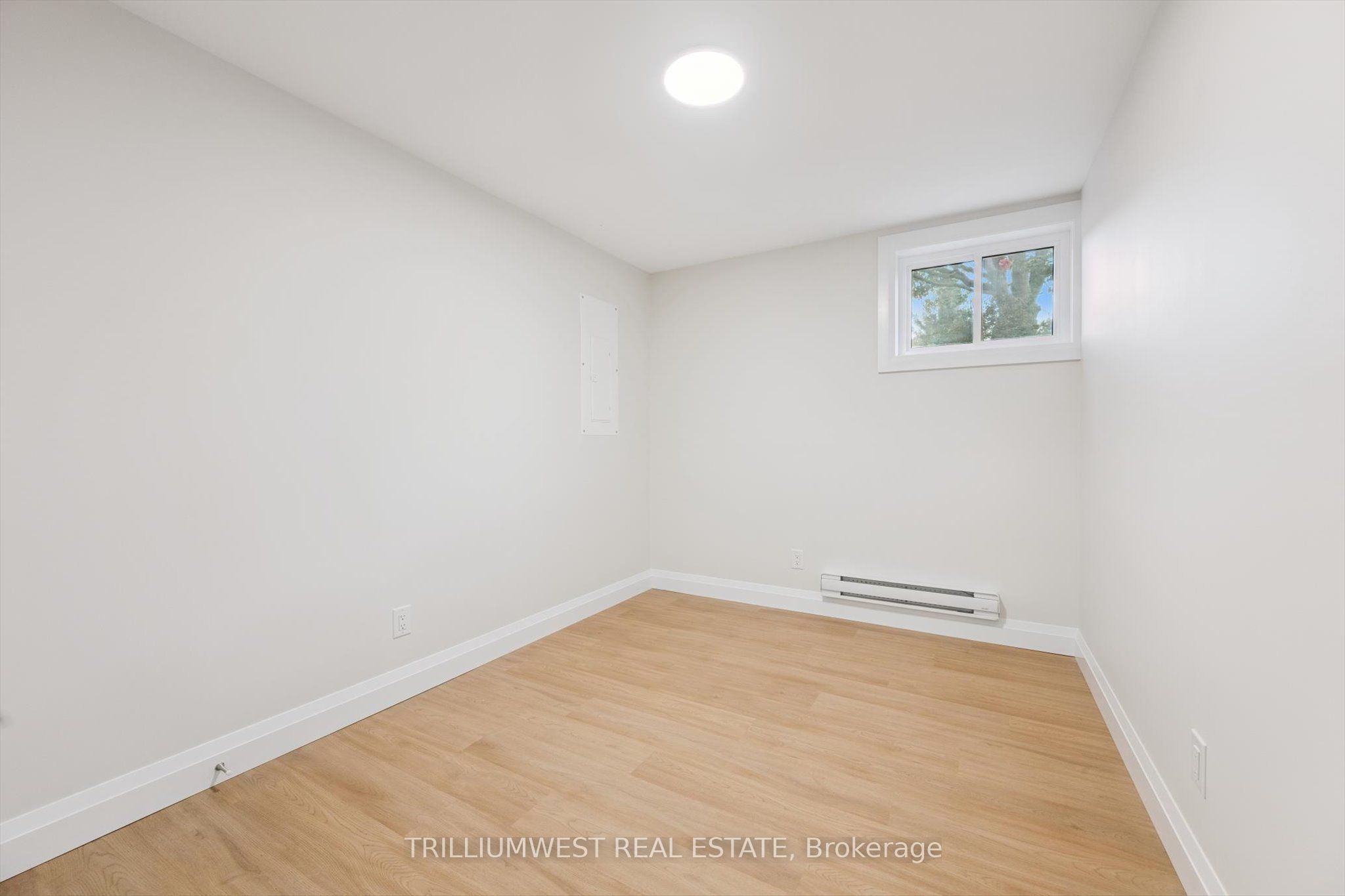 #b - 54 Schweitzer Street Property Photo 25