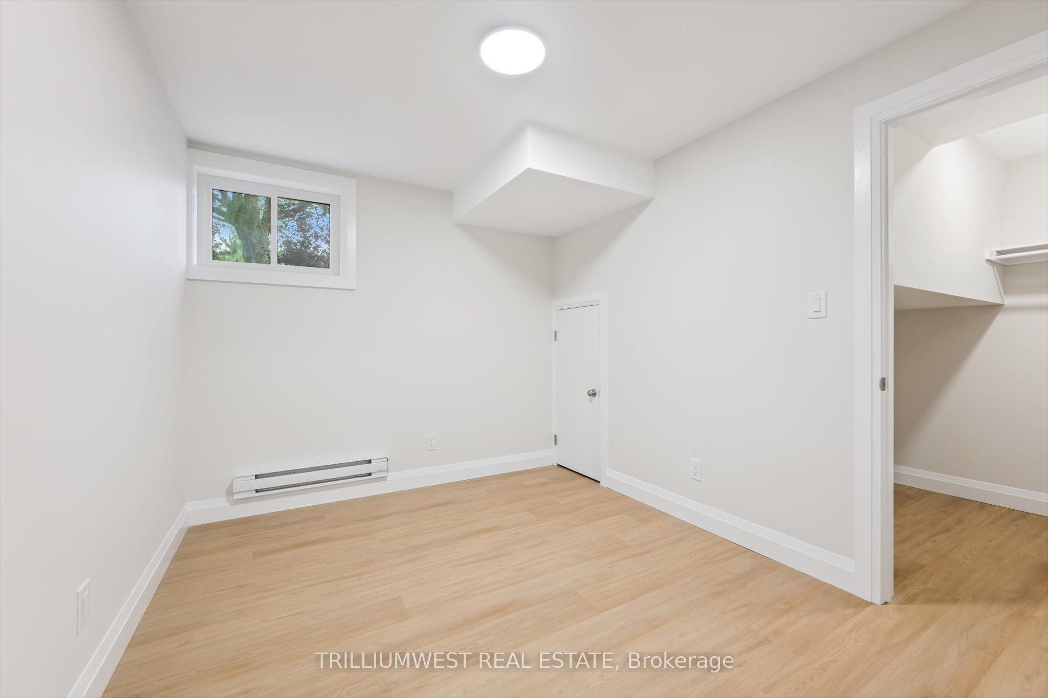 #b - 54 Schweitzer Street Property Photo 27