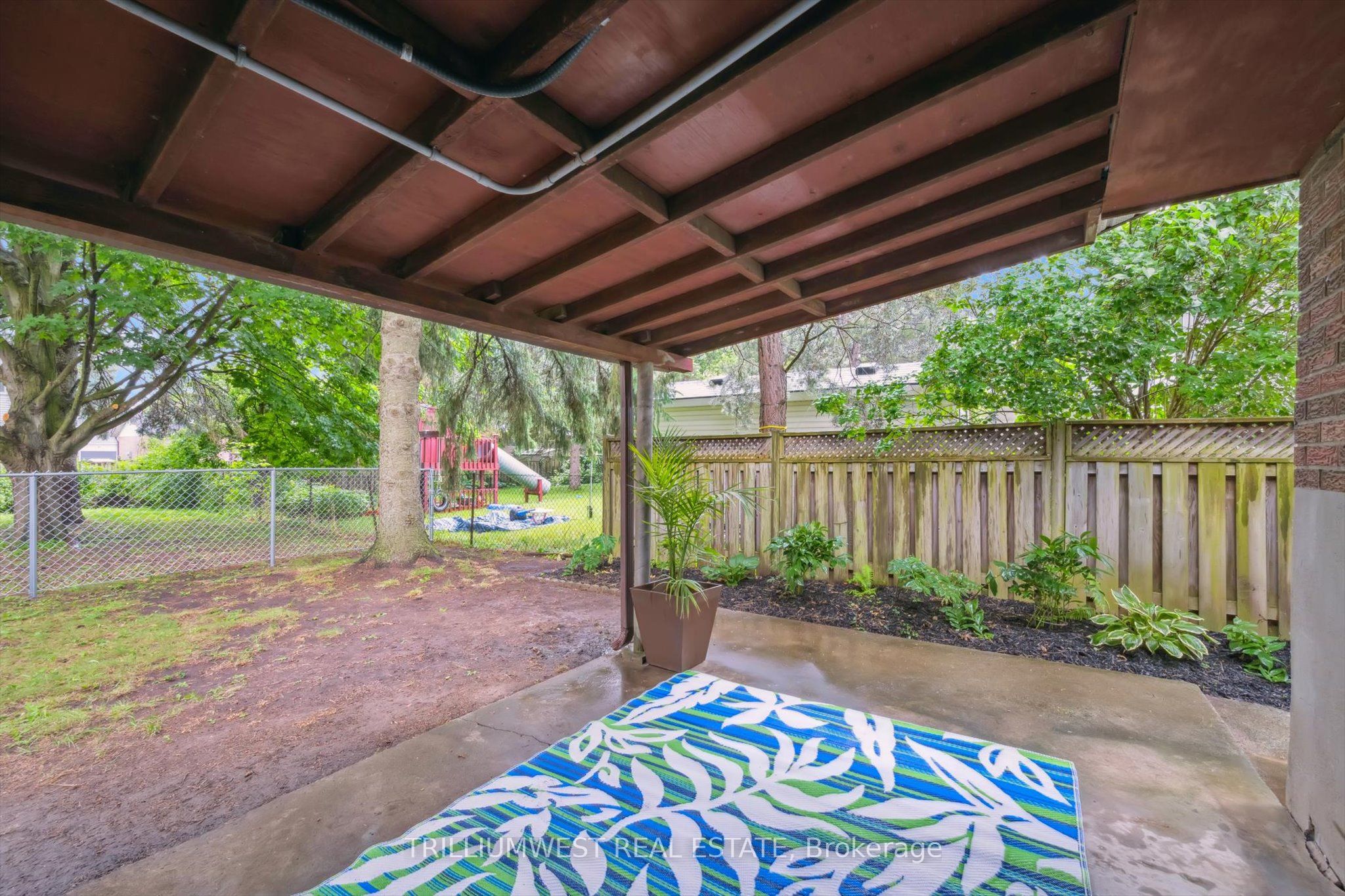 #b - 54 Schweitzer Street Property Photo 32