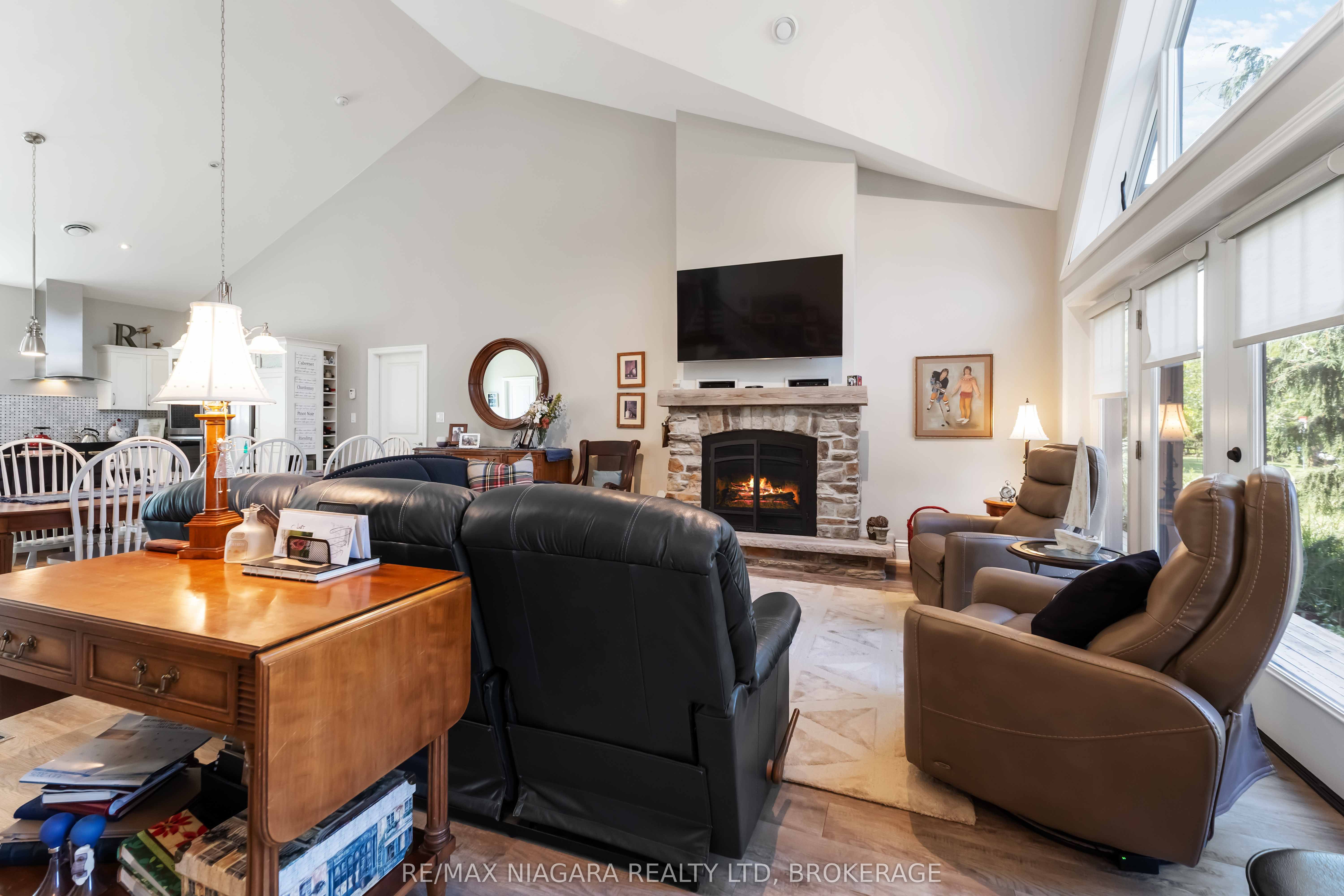 4152 Bridgewater Street Property Photo 7