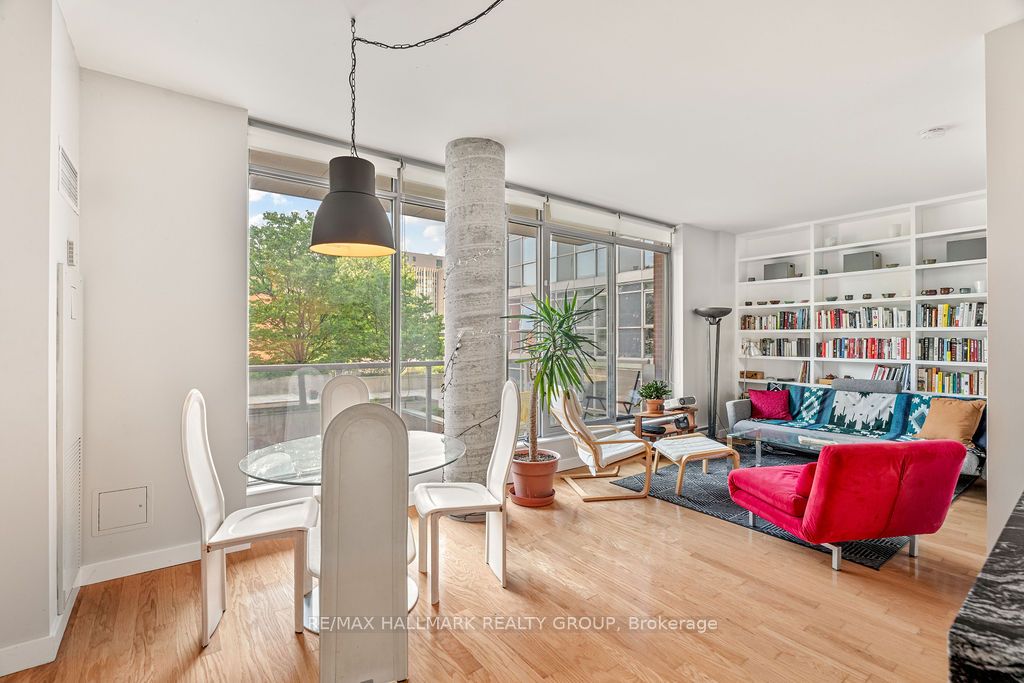 383 Cumberland St Property Photo 6