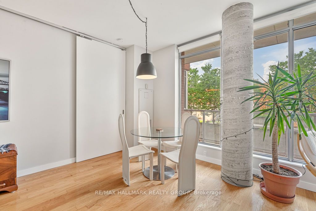 383 Cumberland St Property Photo 11
