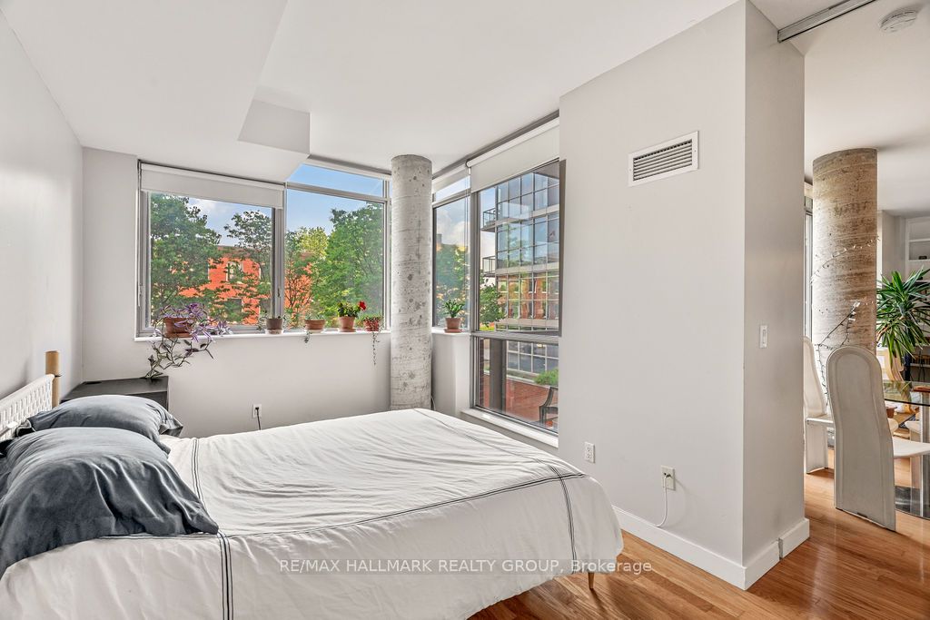 383 Cumberland St Property Photo 17