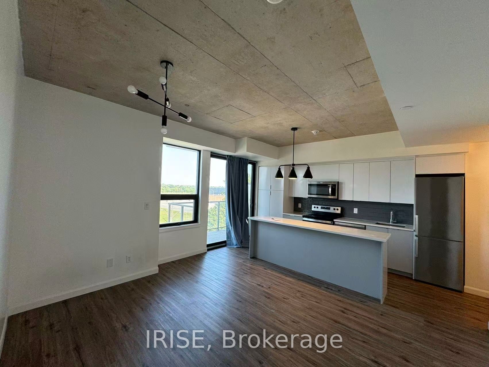#512 - 7 Erie Avenue Property Photo 2