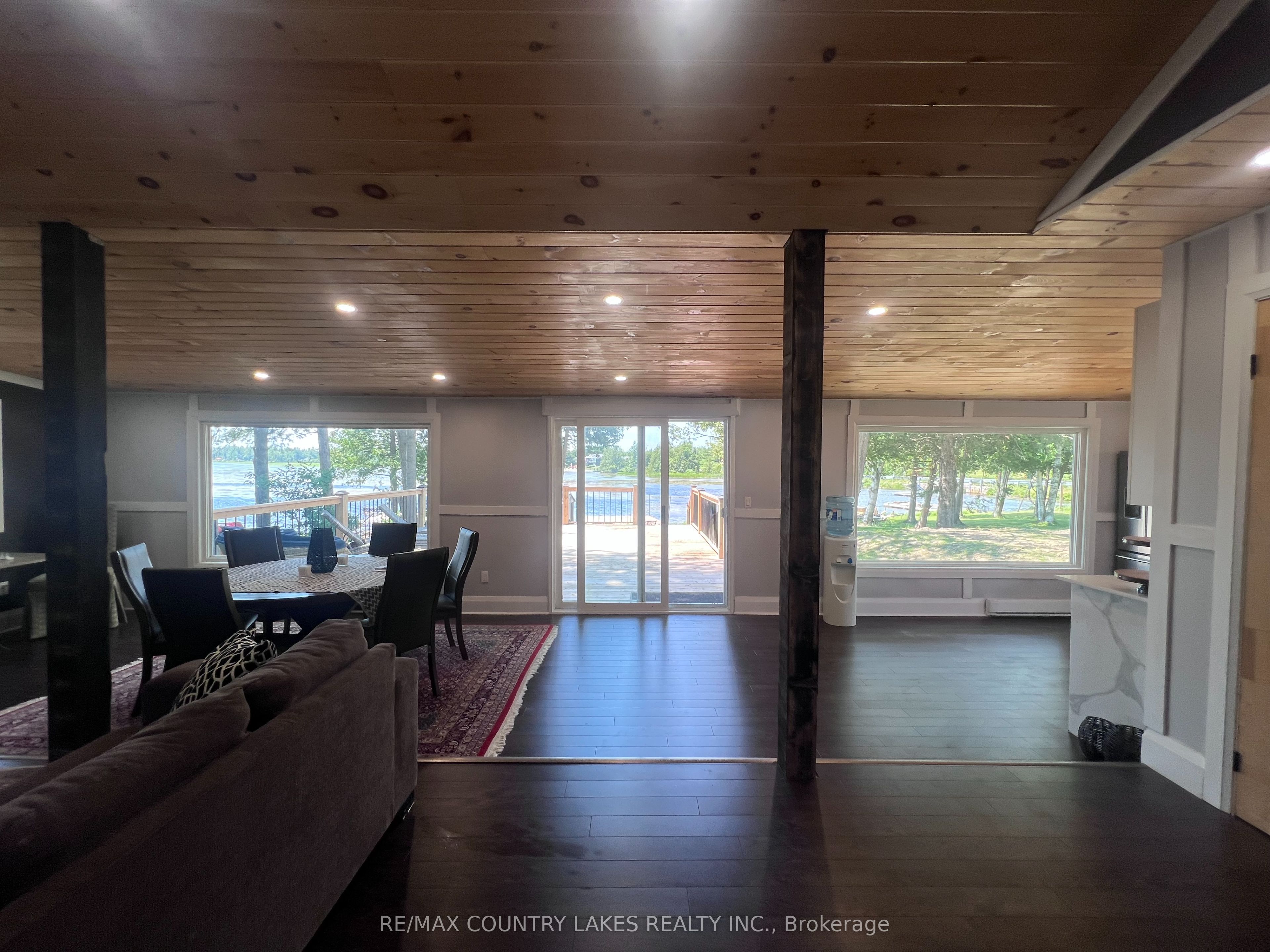 10 Rockside Lane Property Photo 4