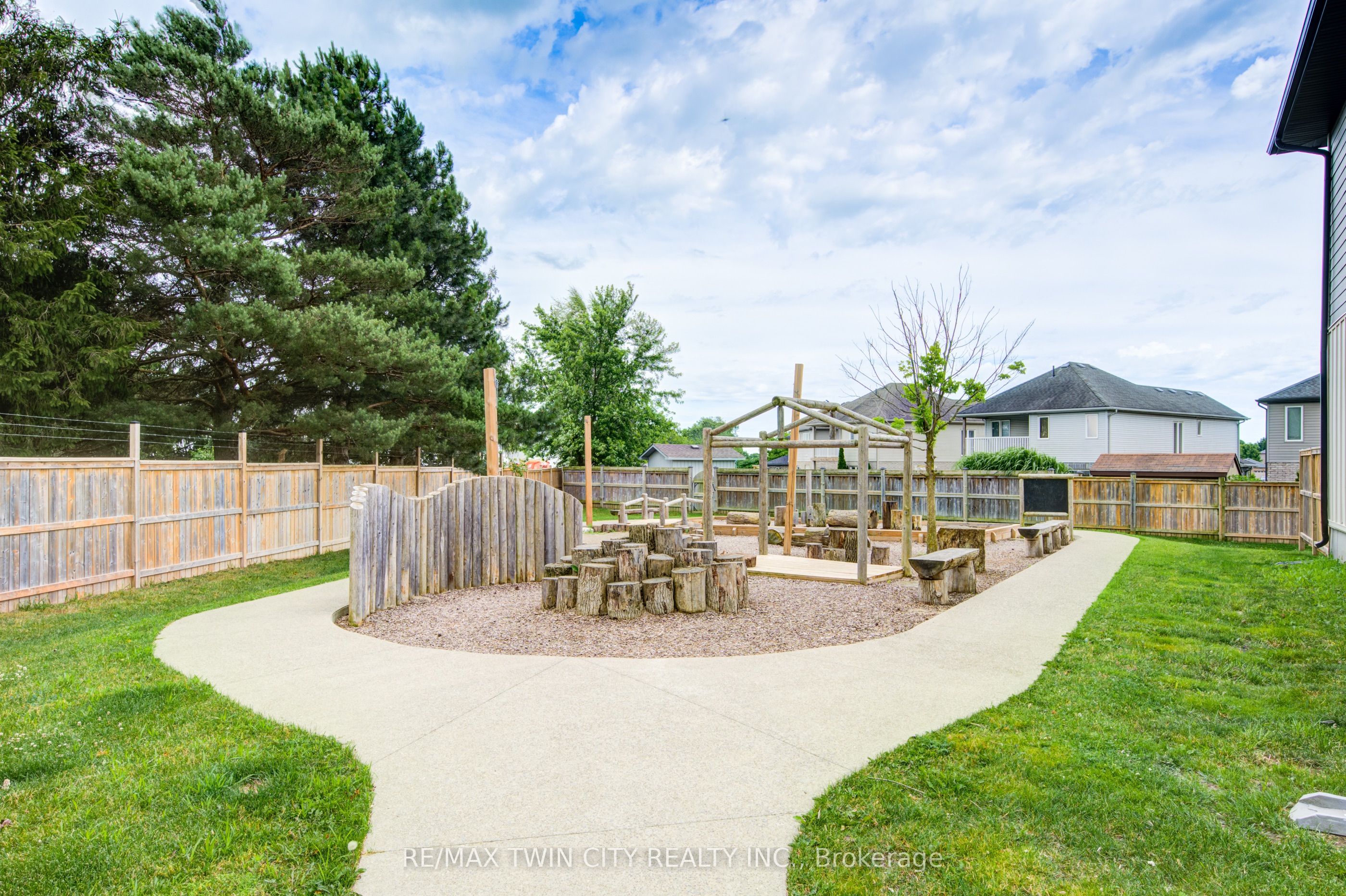 #605 - 360 Quarter Town Line Property Photo 18