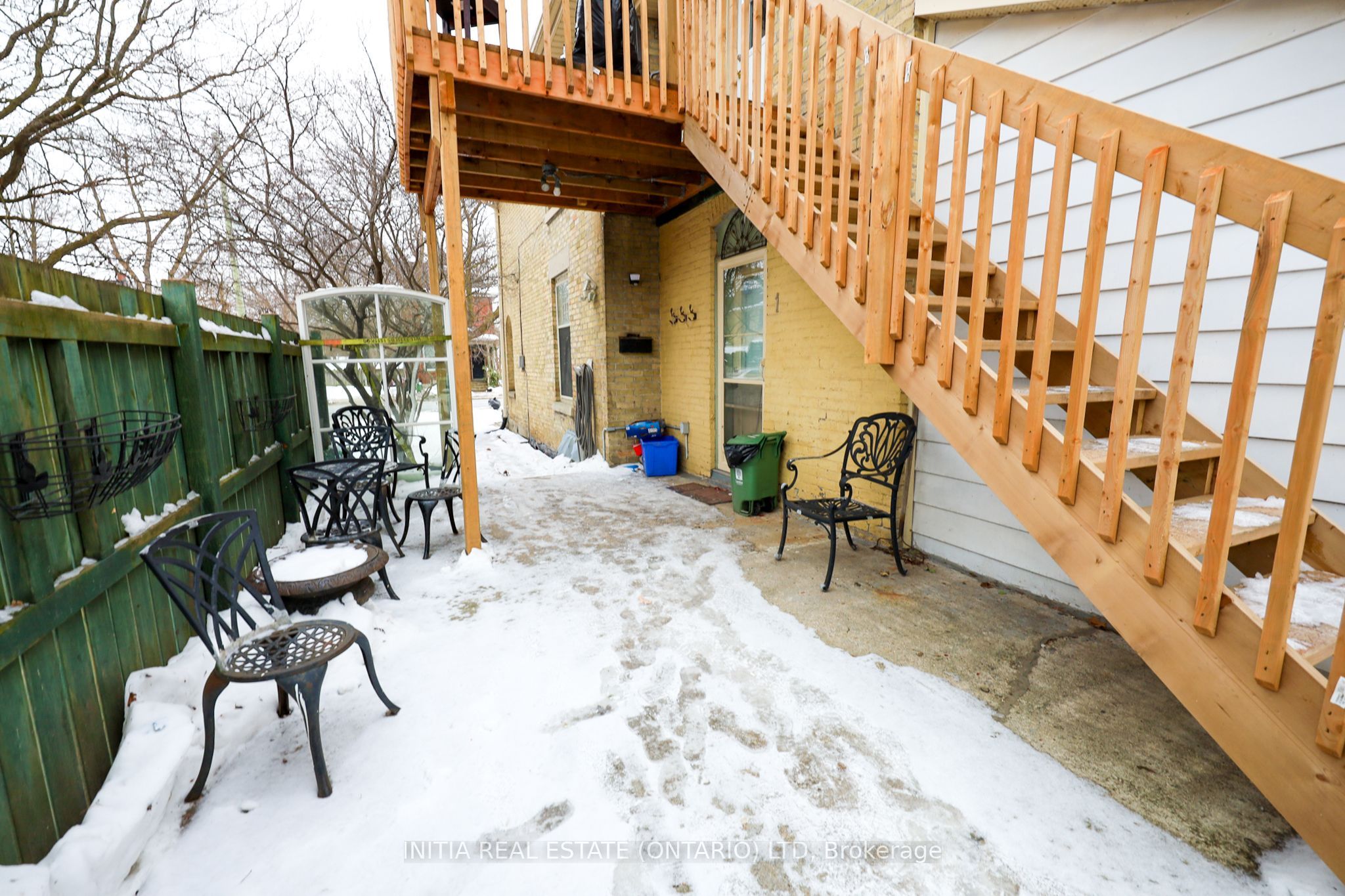 552 Adelaide St N Property Photo 7