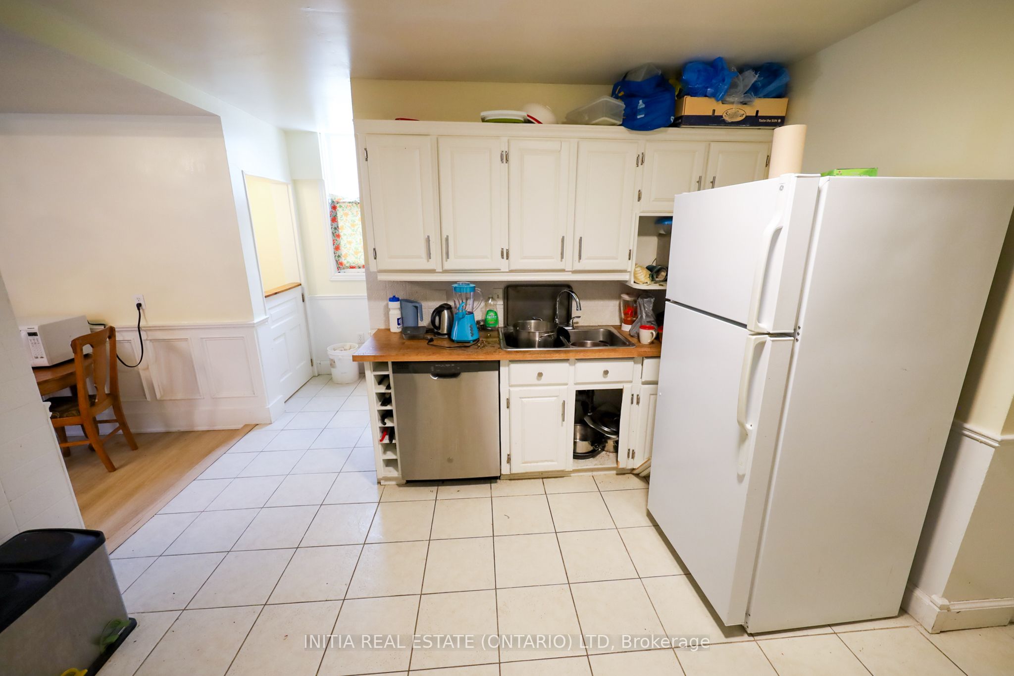 552 Adelaide St N Property Photo 8