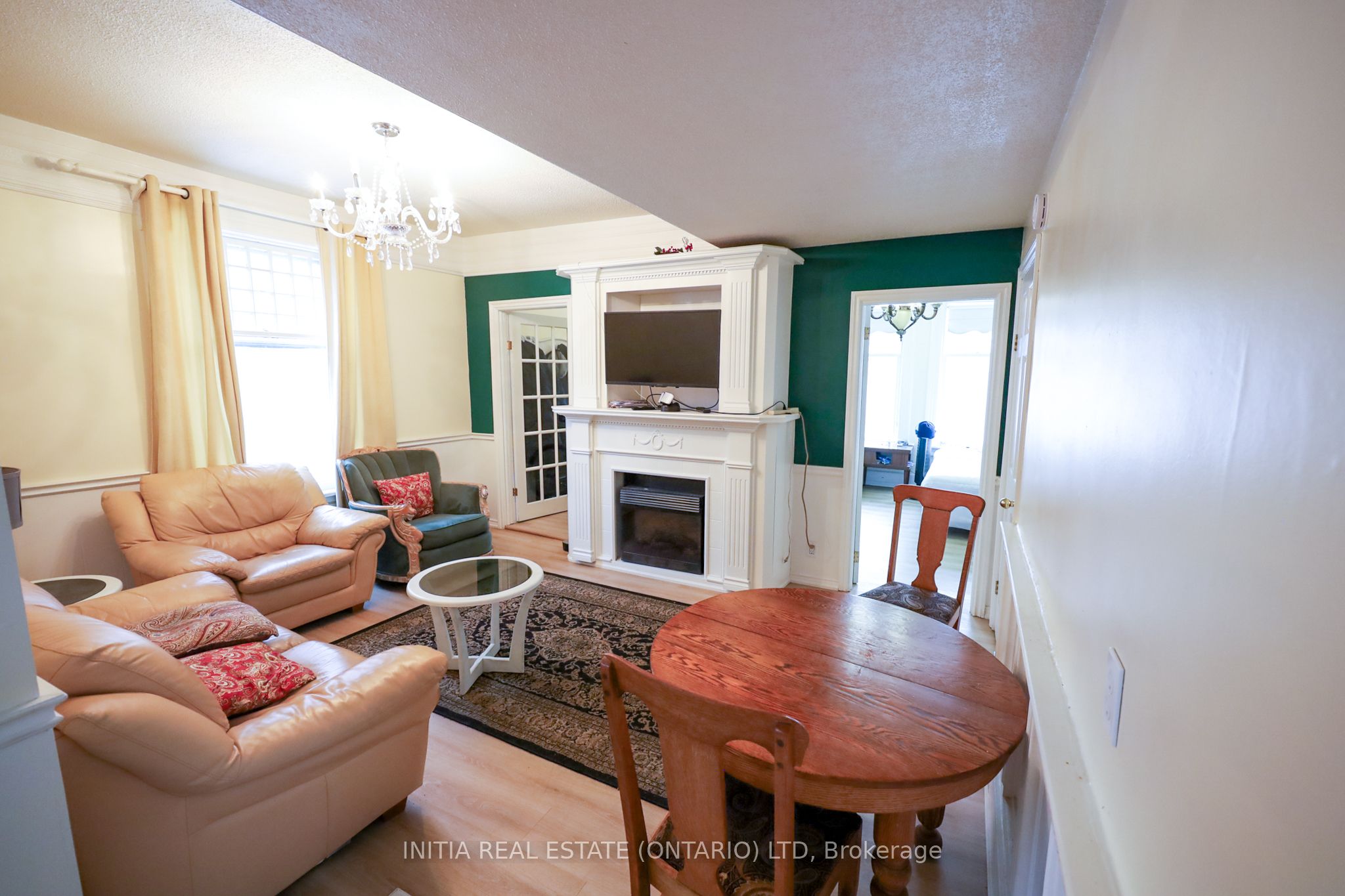 552 Adelaide St N Property Photo 10