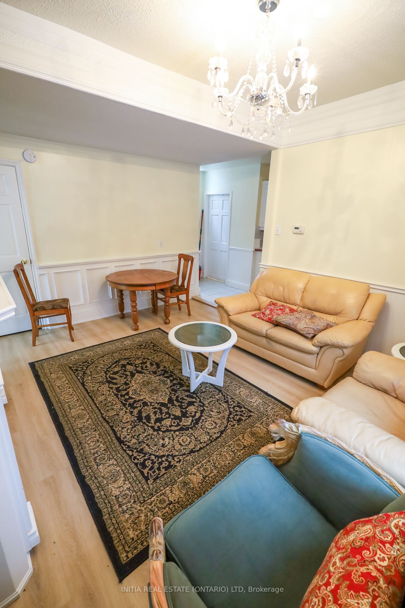 552 Adelaide Street N Property Photo 11