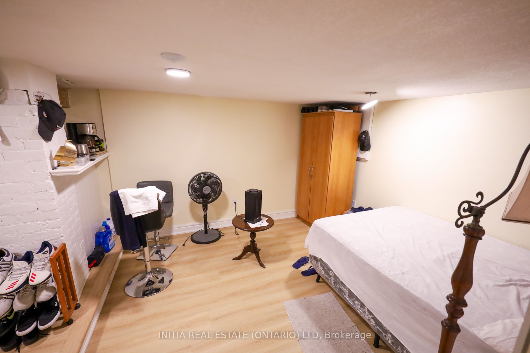 552 Adelaide Street N Property Photo 17