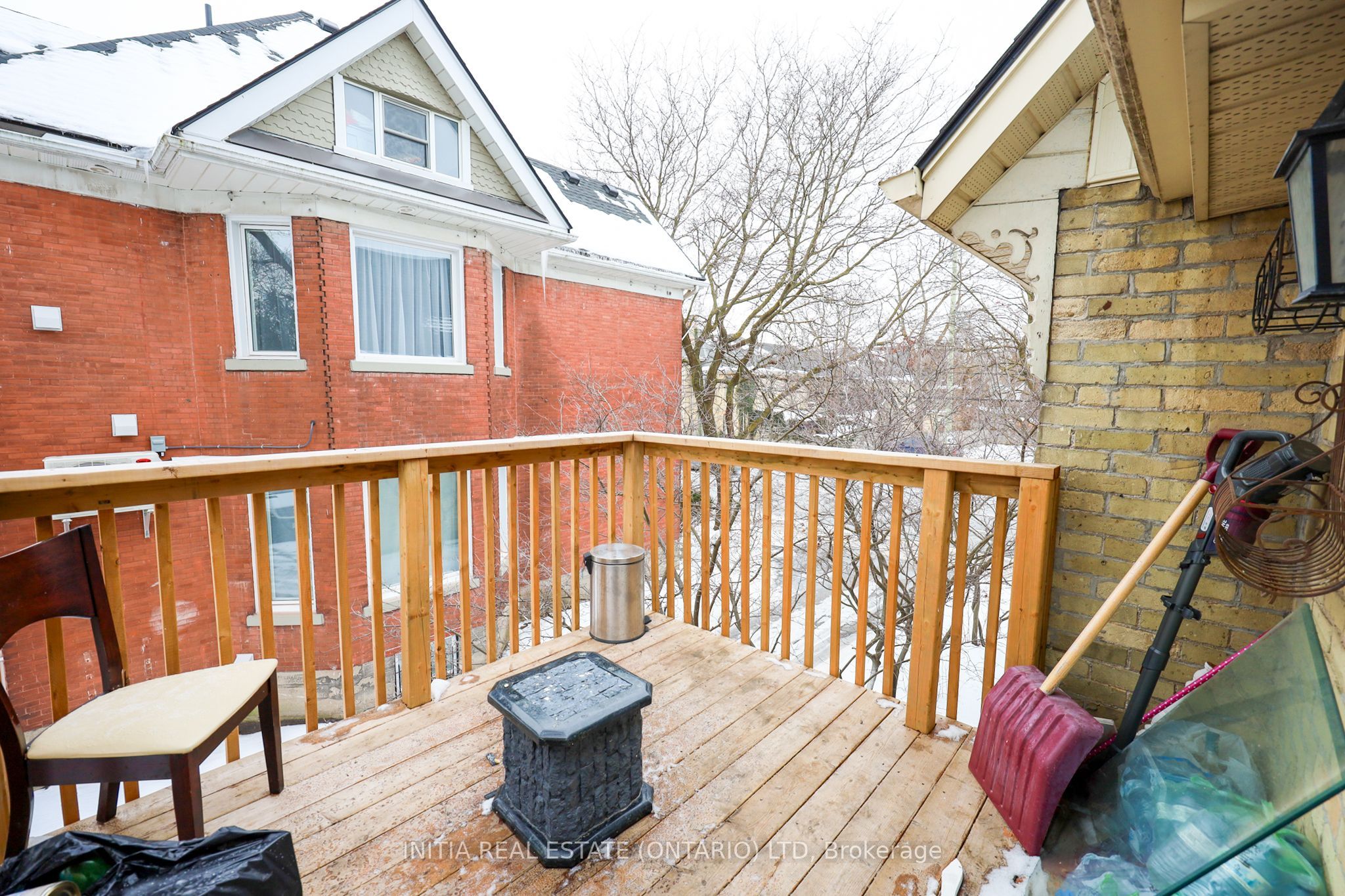 552 Adelaide Street N Property Photo 20