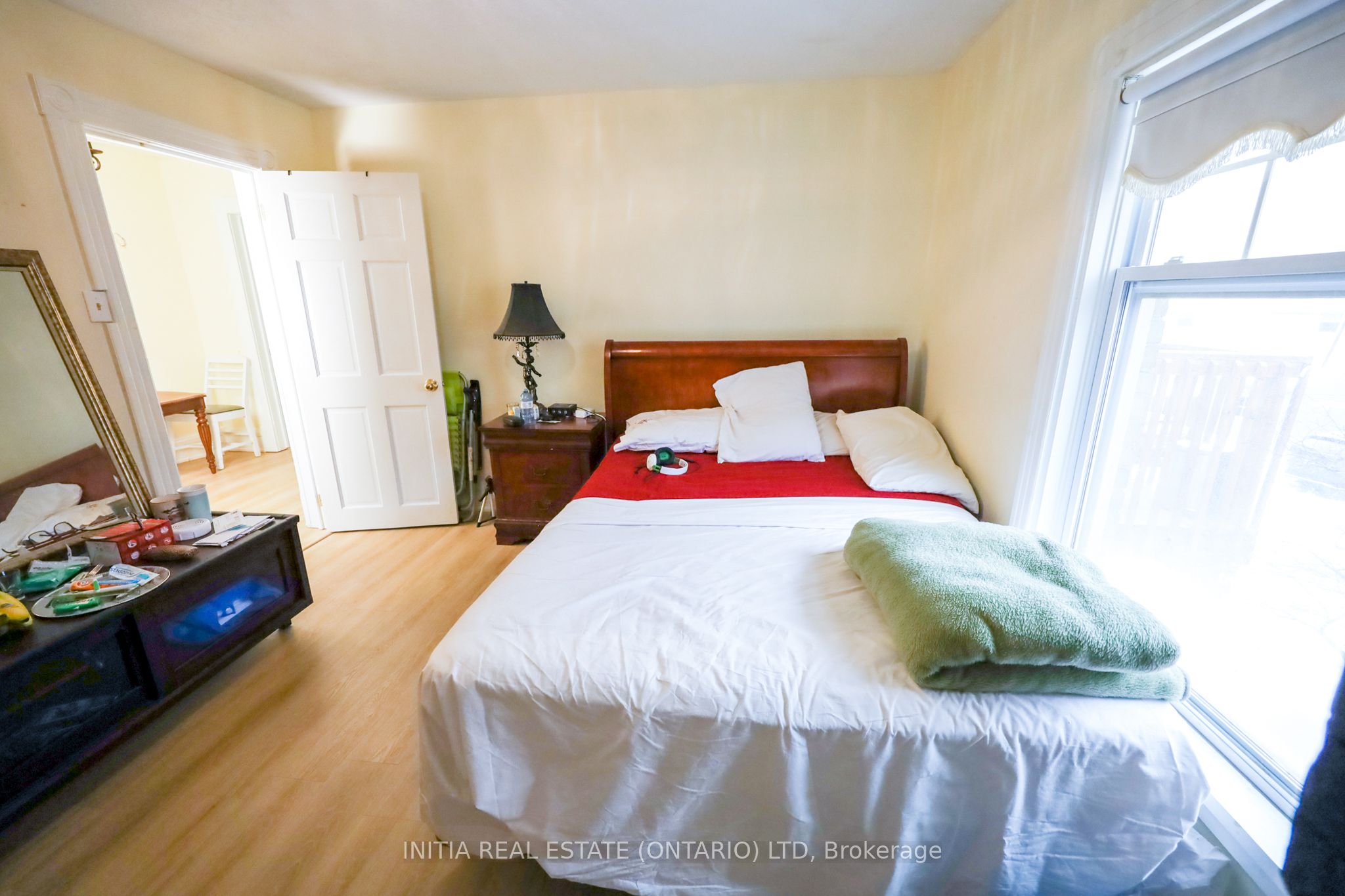 552 Adelaide Street N Property Photo 25