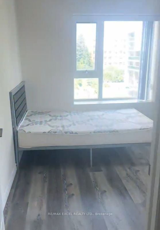 246 Lester St Property Photo 3
