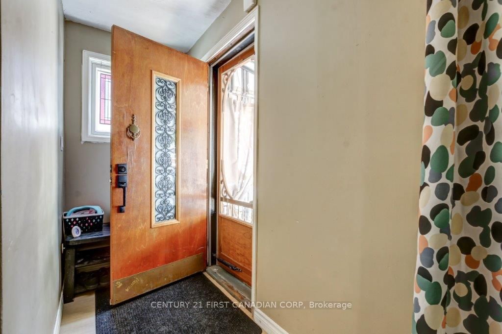 433 Salisbury Street Property Photo 3