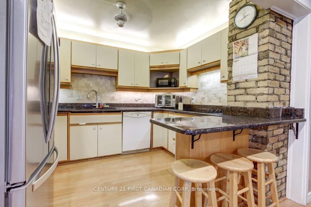 433 Salisbury Street Property Photo 7