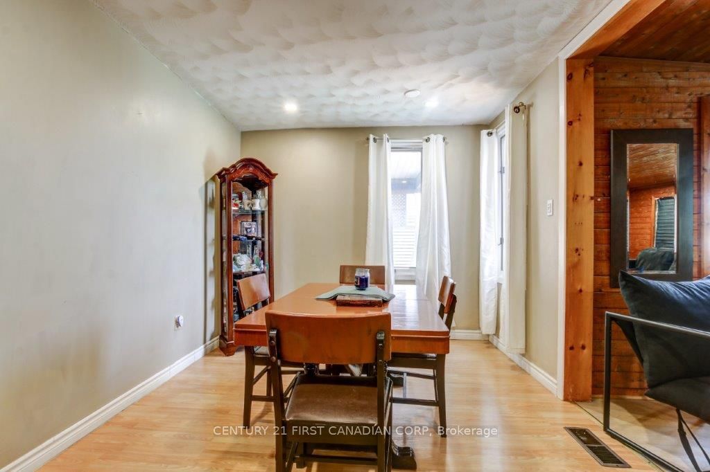 433 Salisbury Street Property Photo 9