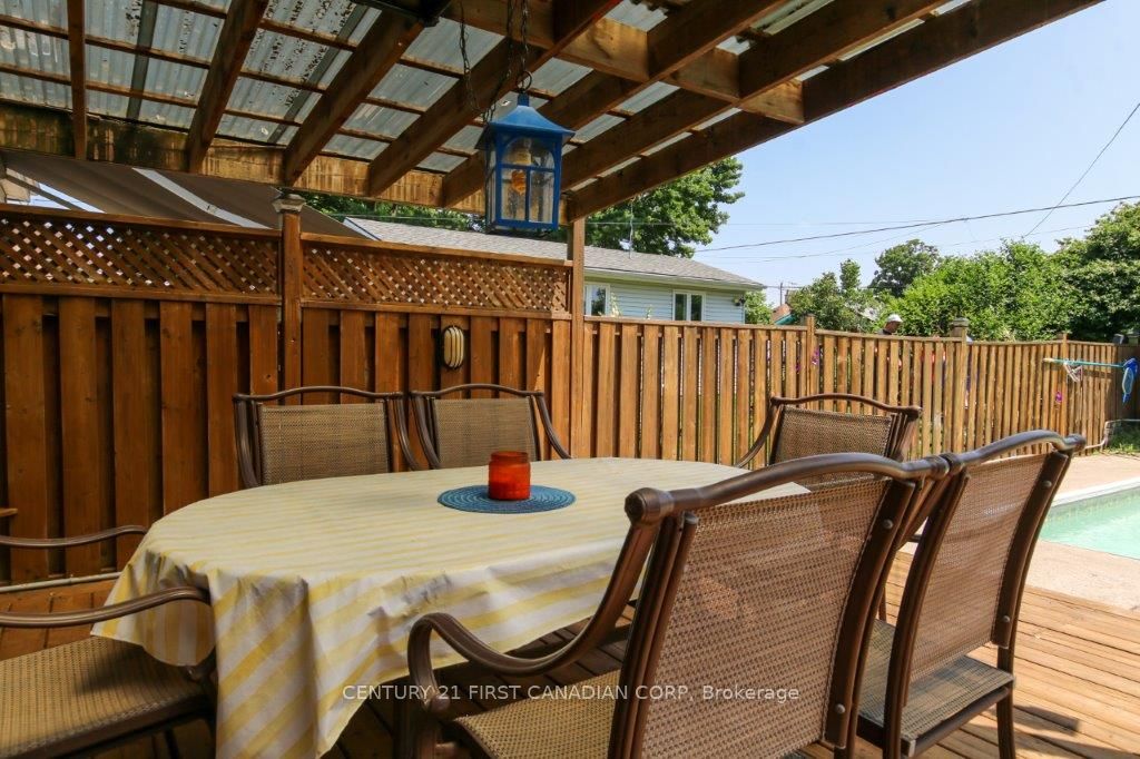 433 Salisbury Street Property Photo 17