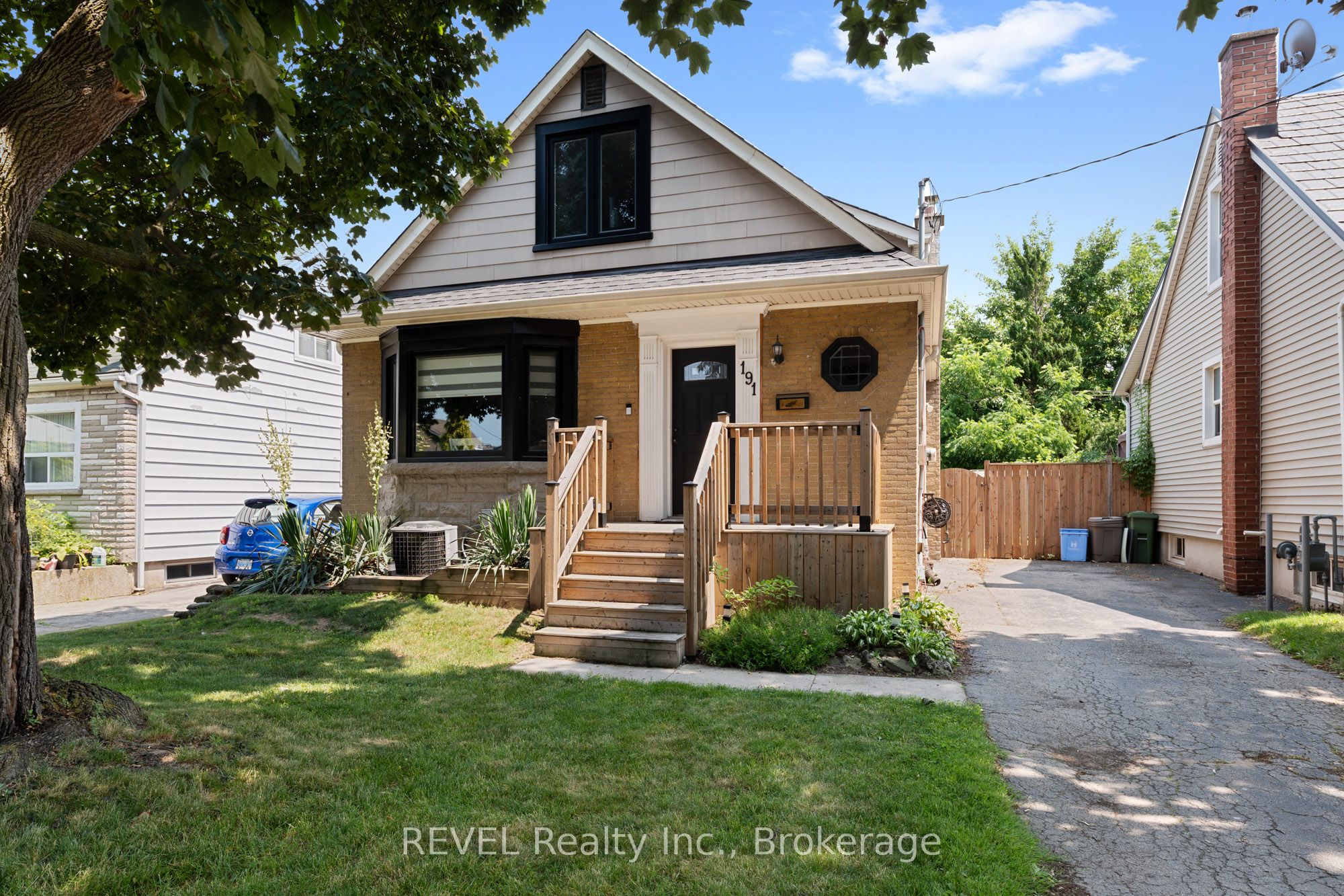 191 Auburn Ave Property Photo 1