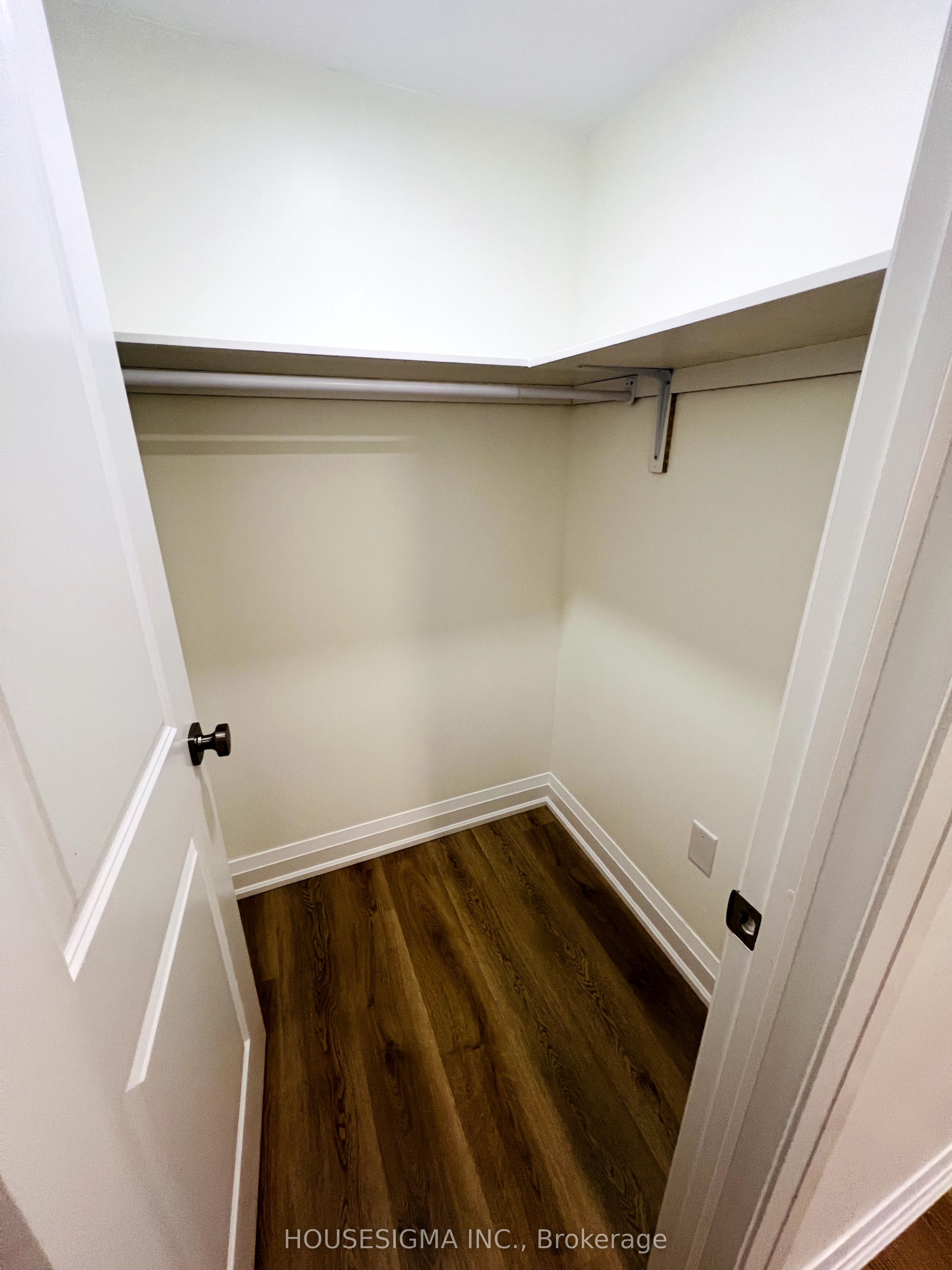 #lower - 120 Dorchester Boulevard Property Photo 7