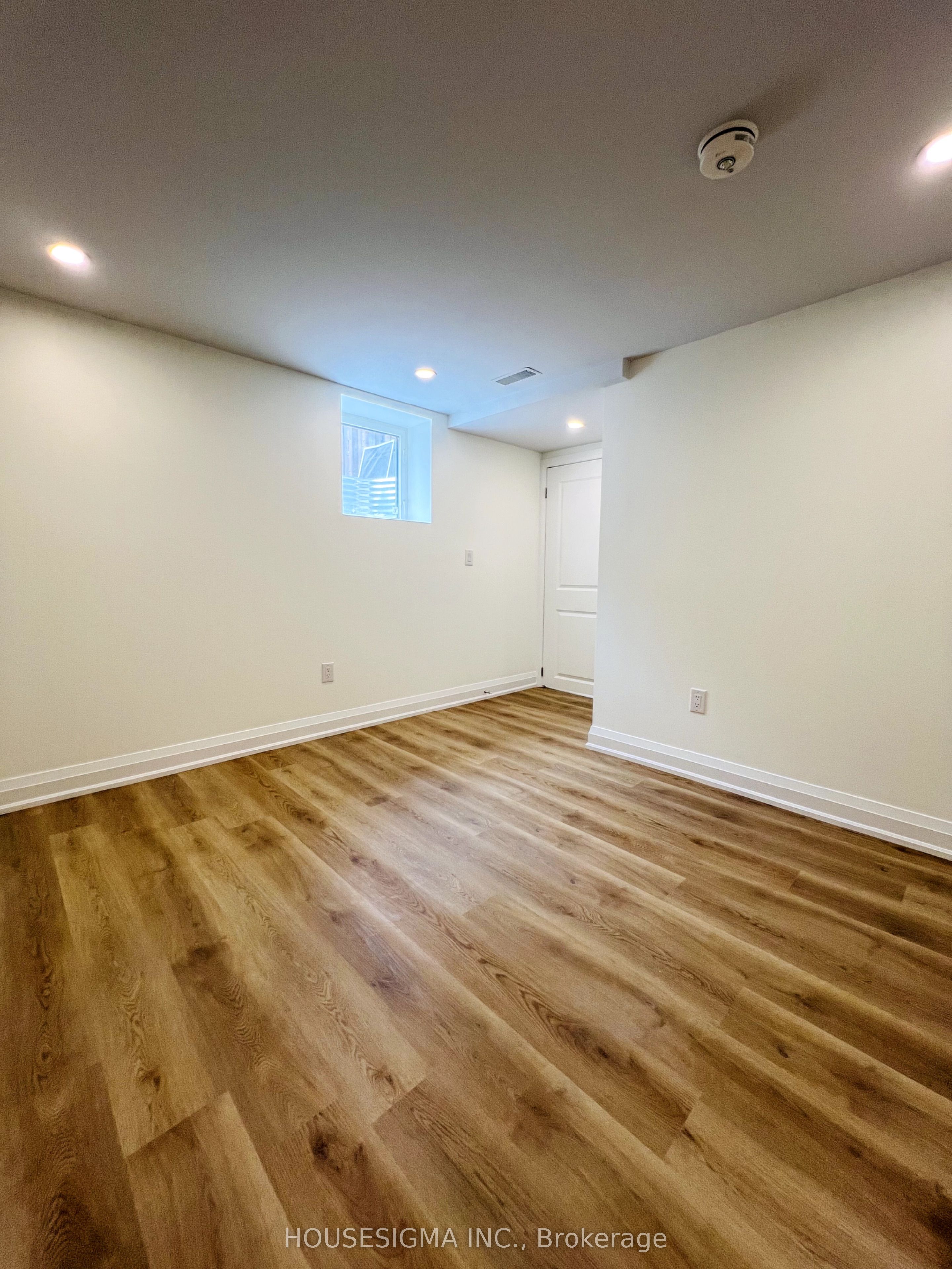 #lower - 120 Dorchester Boulevard Property Photo 8