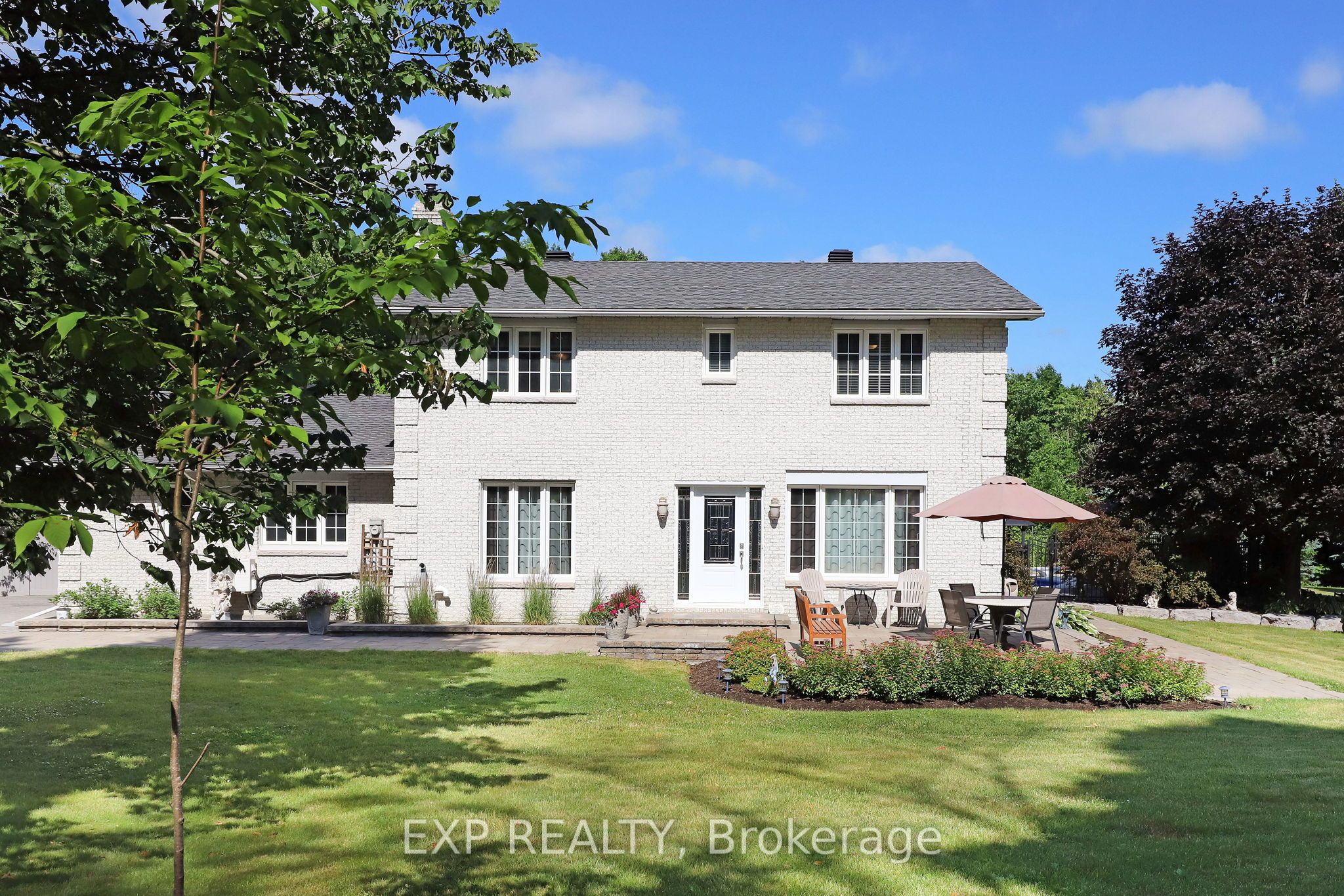 6385 Third Line Road Property Photo 1