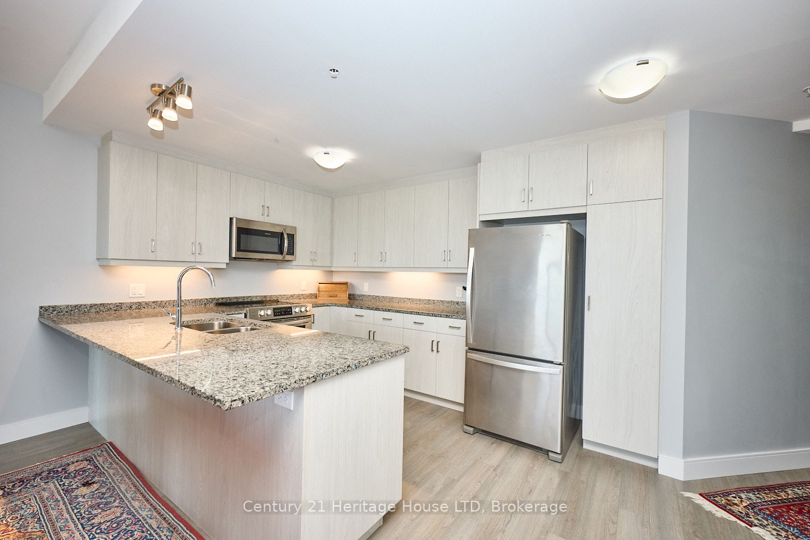 300g Fourth Avenue 304 Property Photo 2